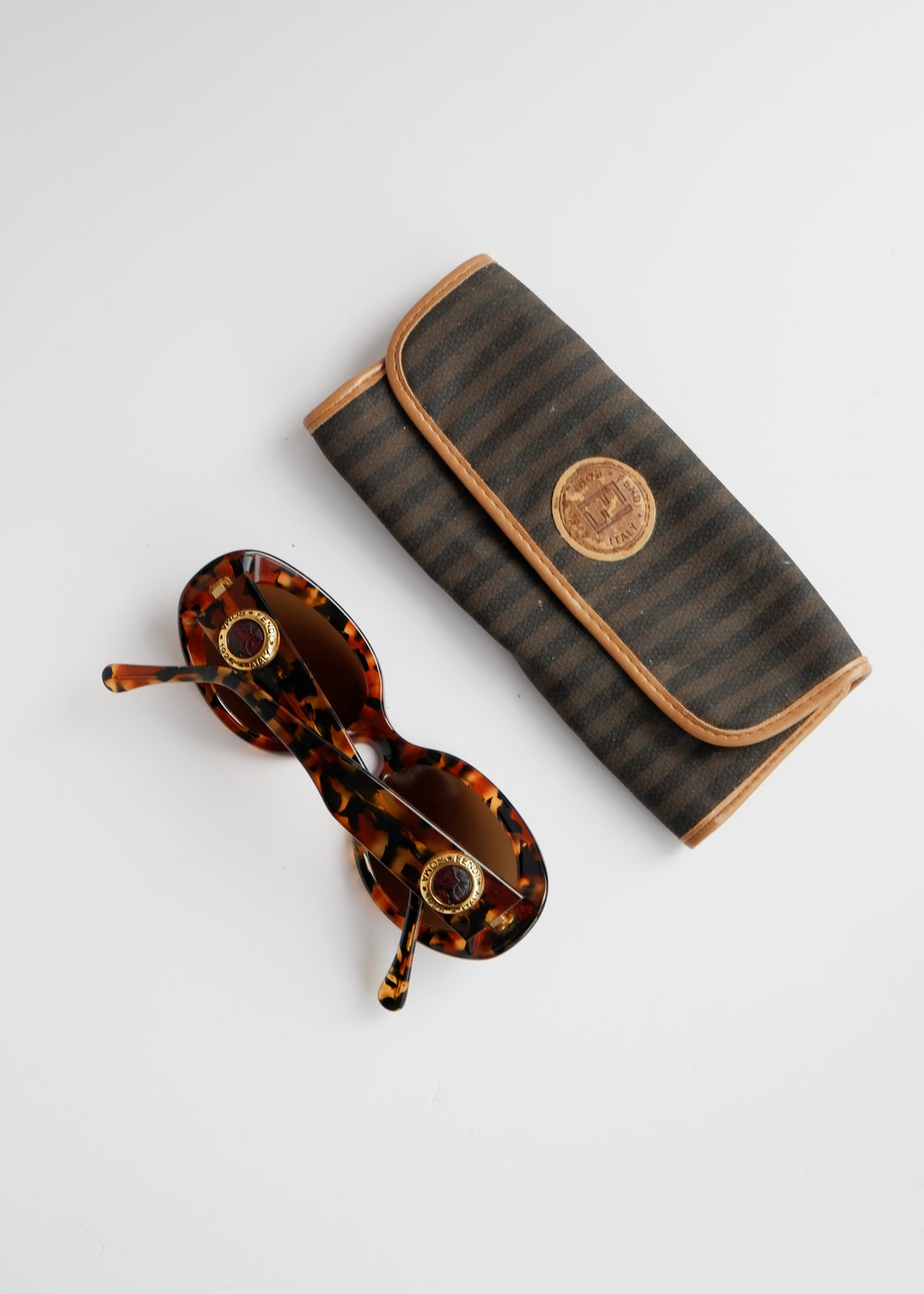 Authentiques lunettes de soleil Fendi d'occasion à monture ronde écaille de tortue marron