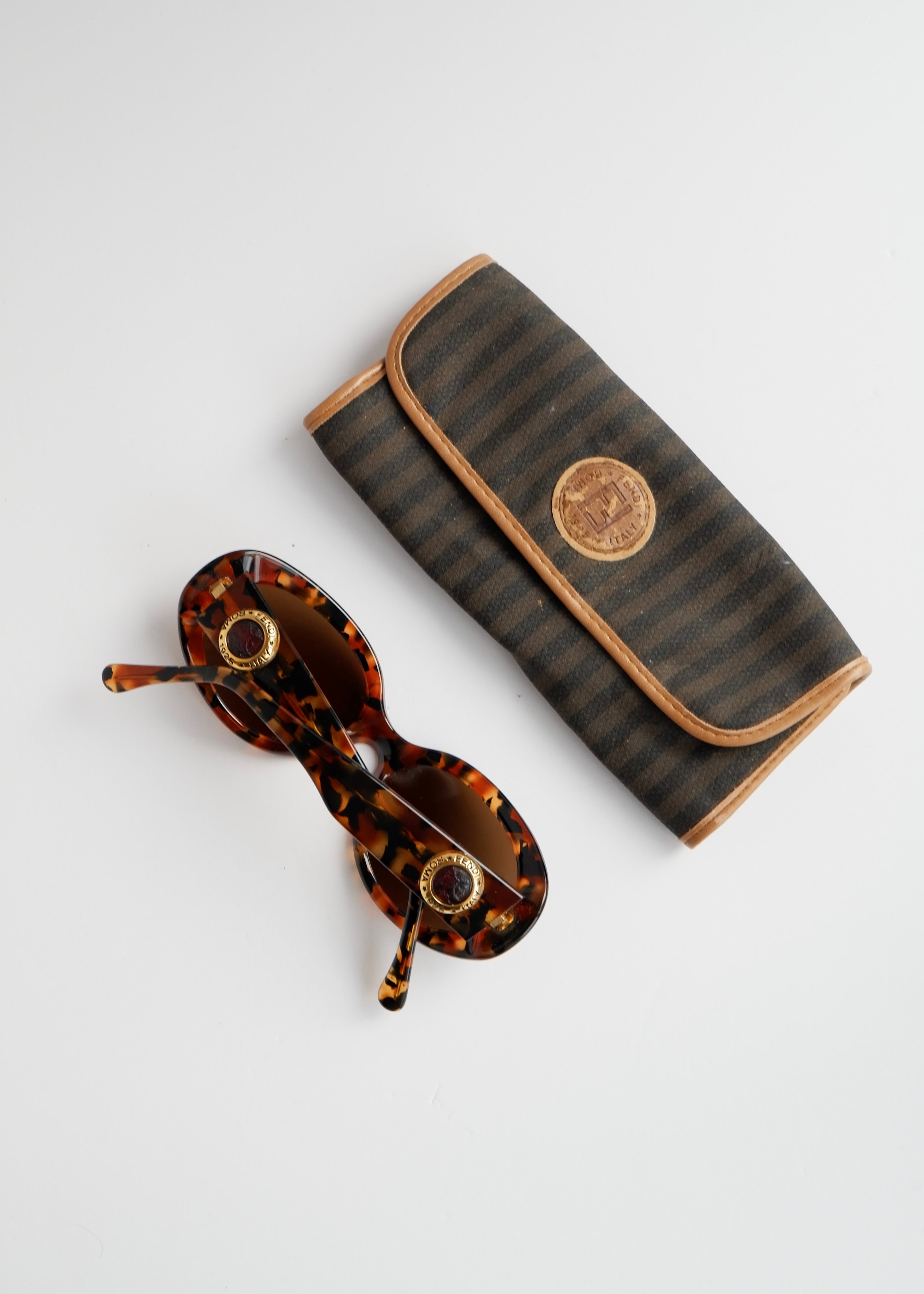 Authentiques lunettes de soleil Fendi d'occasion à monture ronde écaille de tortue marron