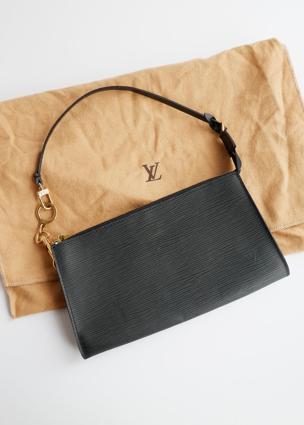 Authentic Preowned Louis Vuitton Black Epi Pochette