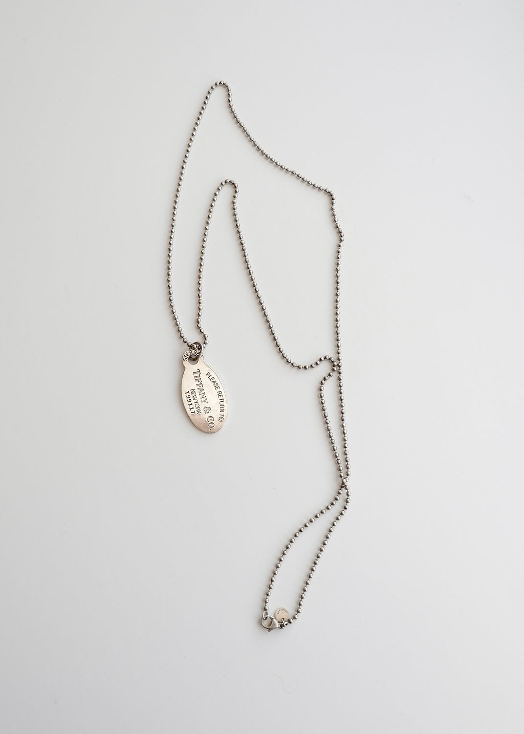 Authentique collier long chaîne avec pendentif plaque militaire Tiffany & Co. en argent d'occasion