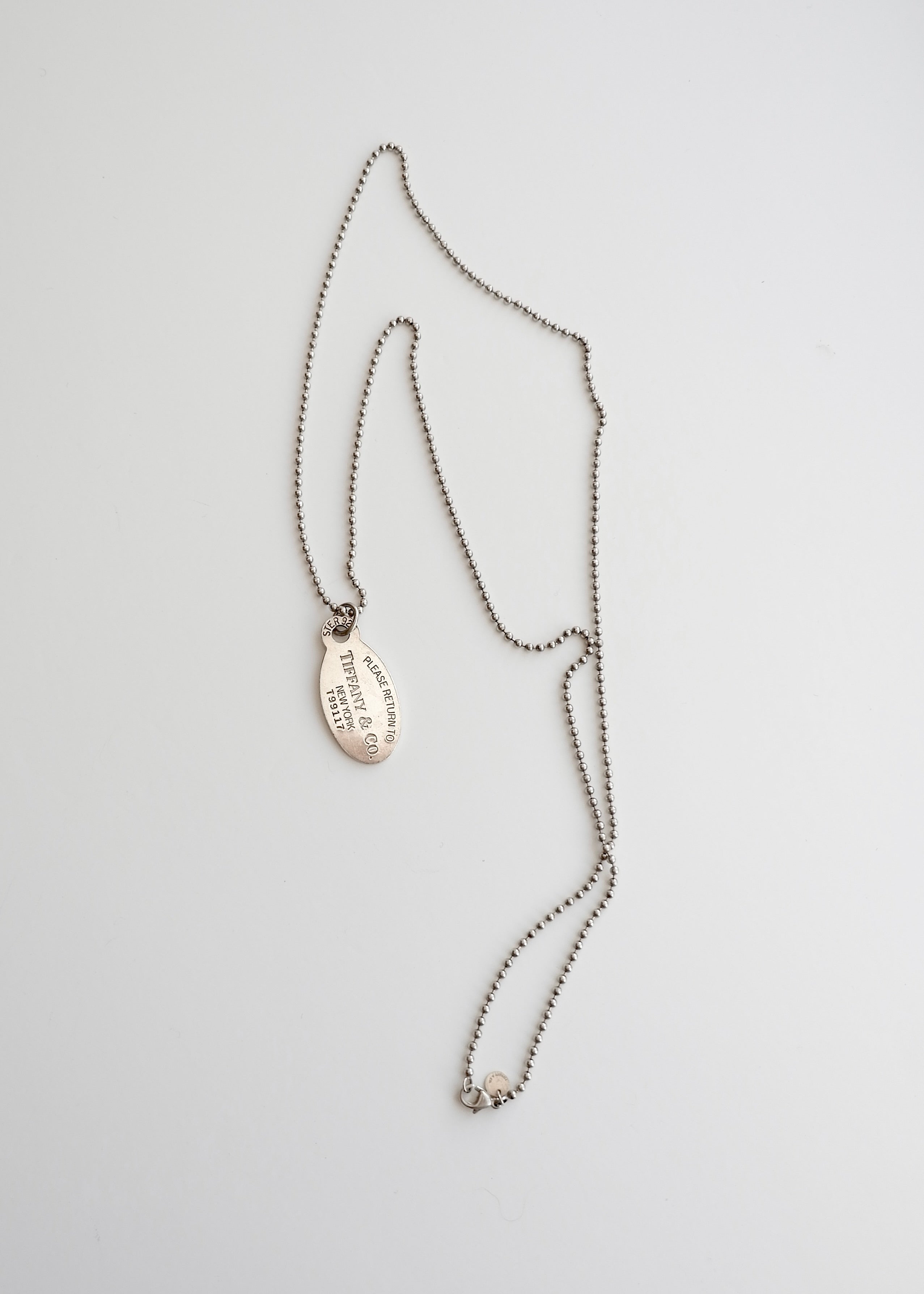 Authentique collier long chaîne avec pendentif plaque militaire Tiffany & Co. en argent d'occasion