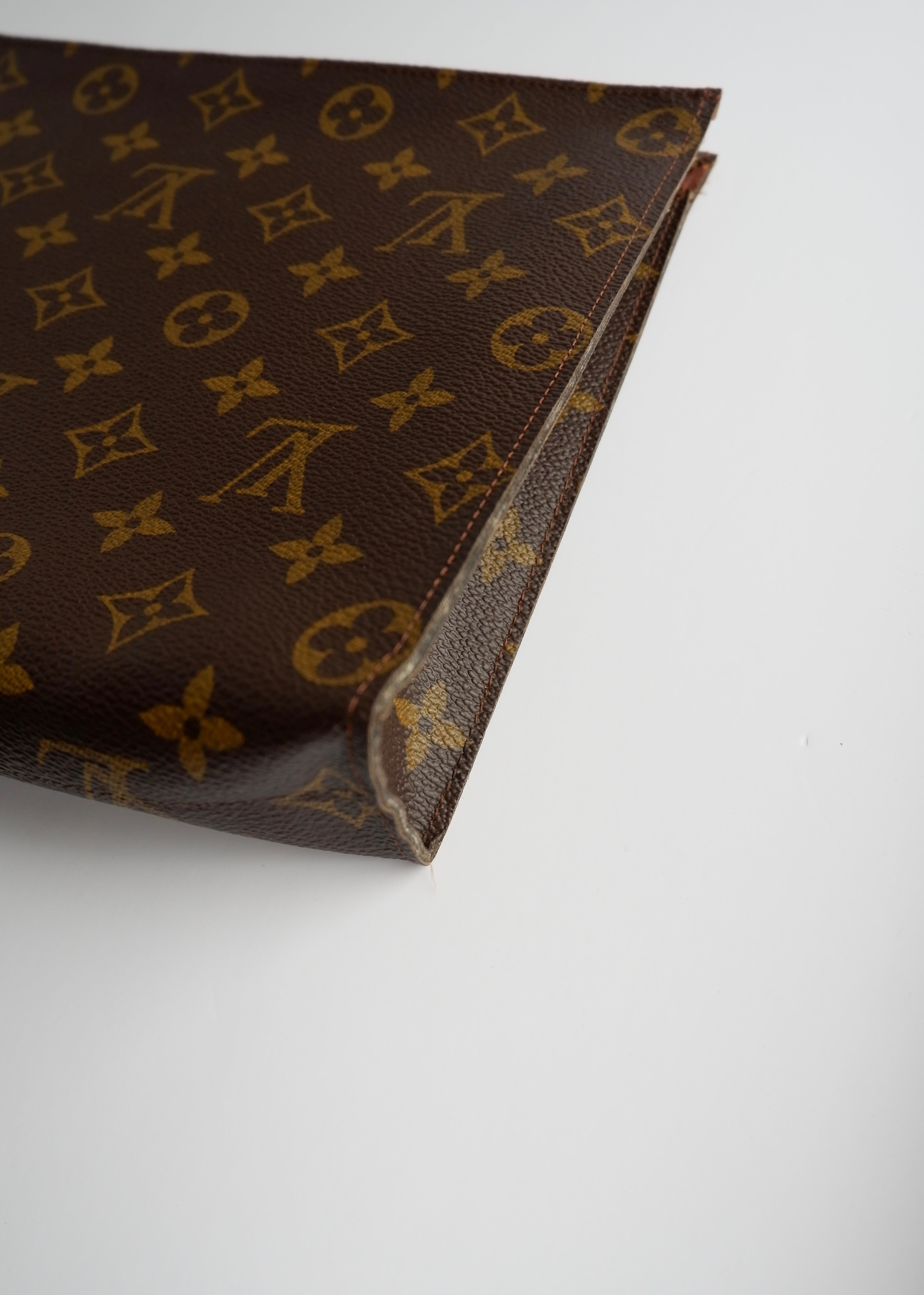 Authentic Preowned Vintage Louis Vuitton Mongram Toiletry 26