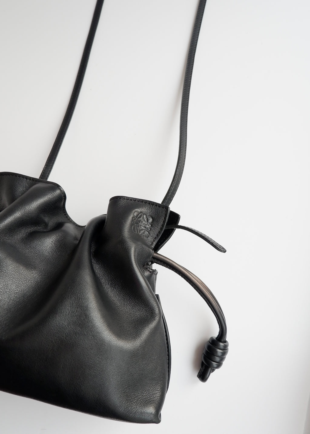 Pochette/sac bandoulière Loewe Flamenco Knot en cuir noir authentique d'occasion
