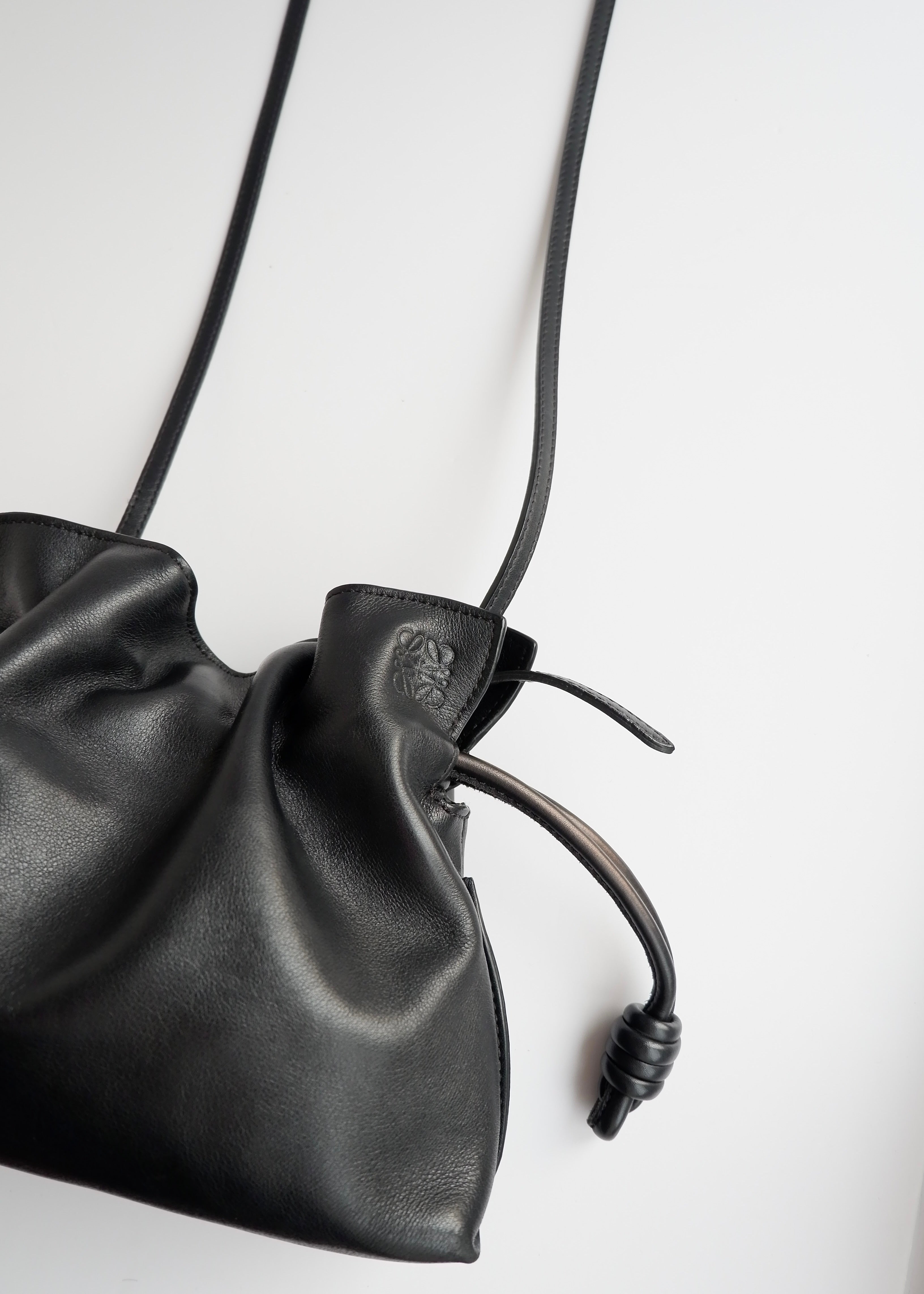 Pochette/sac bandoulière Loewe Flamenco Knot en cuir noir authentique d'occasion