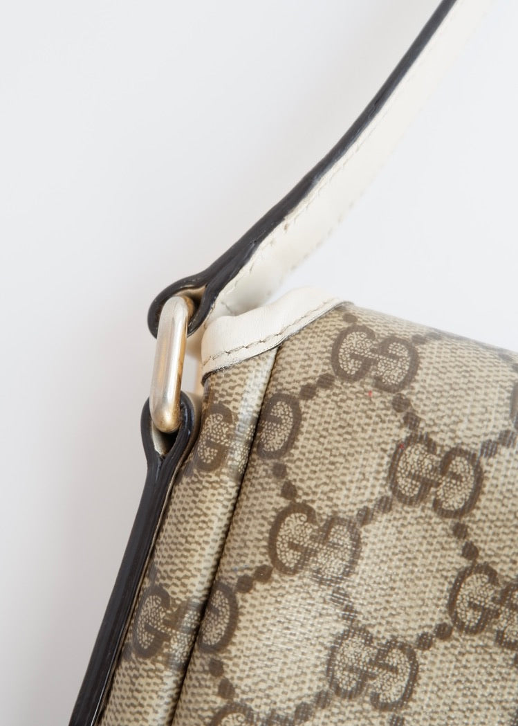 Authentique Sac bandoulière Gucci en toile GG blanche d'occasion