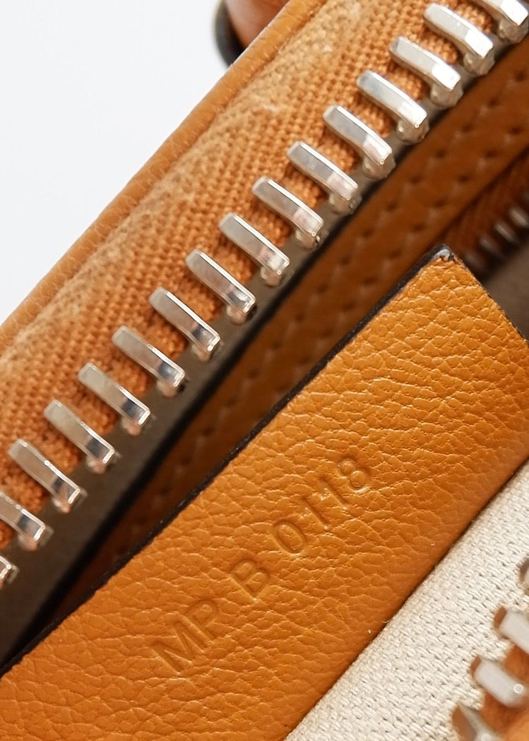 Authentique sac bandoulière Givenchy Antigona petit modèle en cuir couleur camel, d'occasion