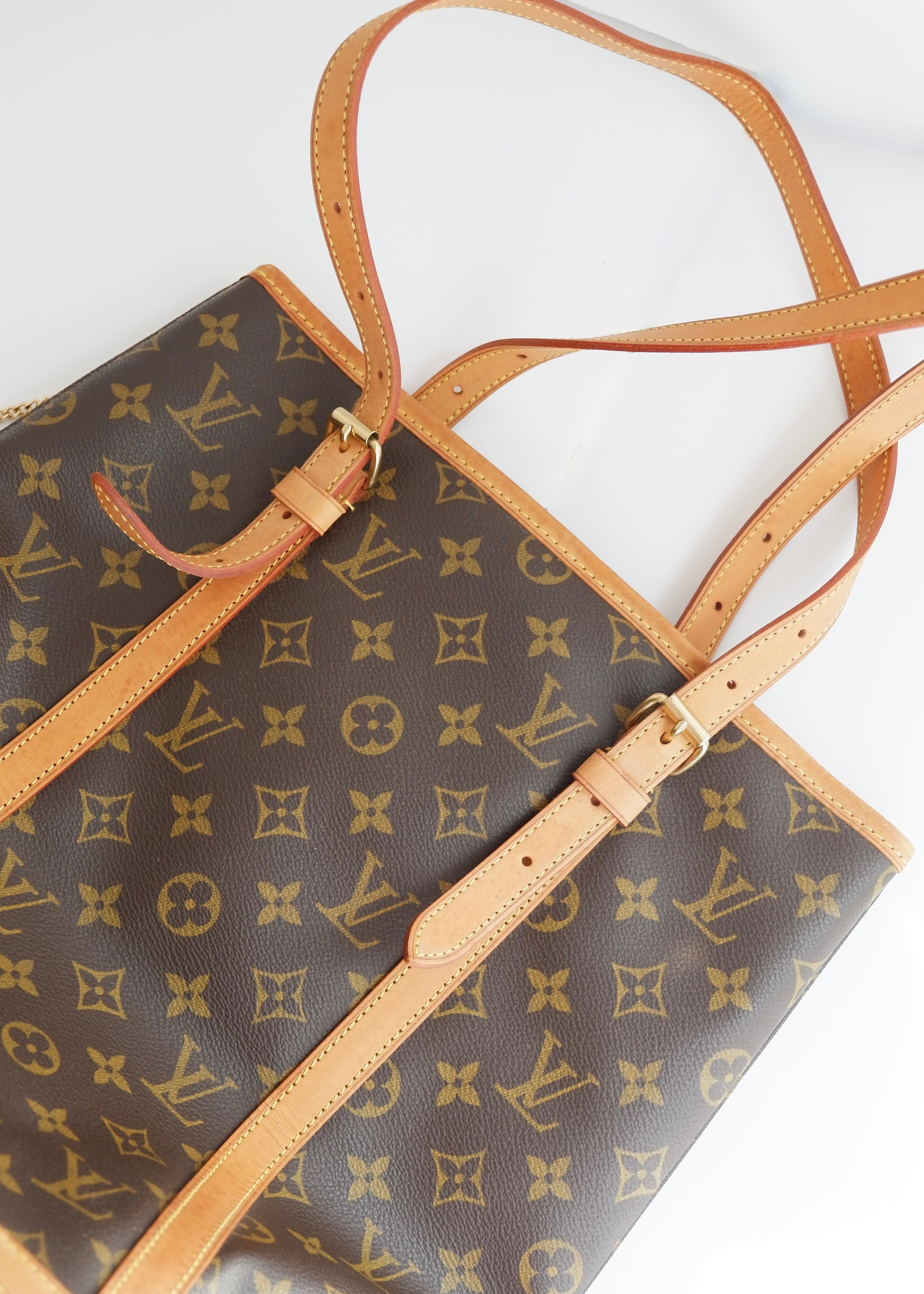 Preowned Louis Vuitton Monogram Bucket Bag GM W. Pouch
