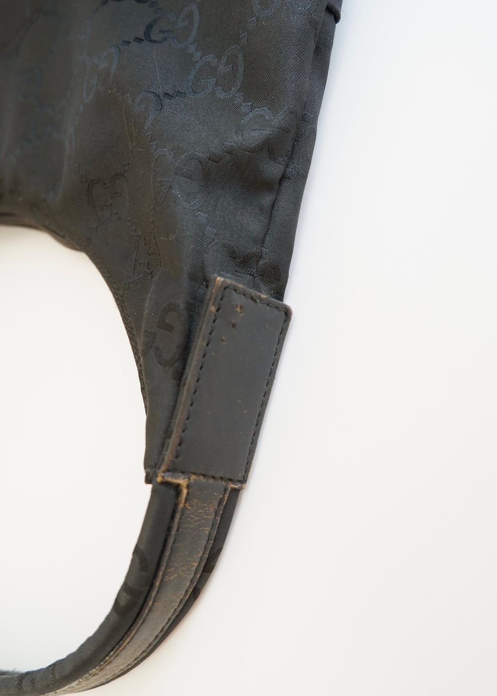 Authentique Sac à bandoulière Gucci en toile GG noire d'occasion