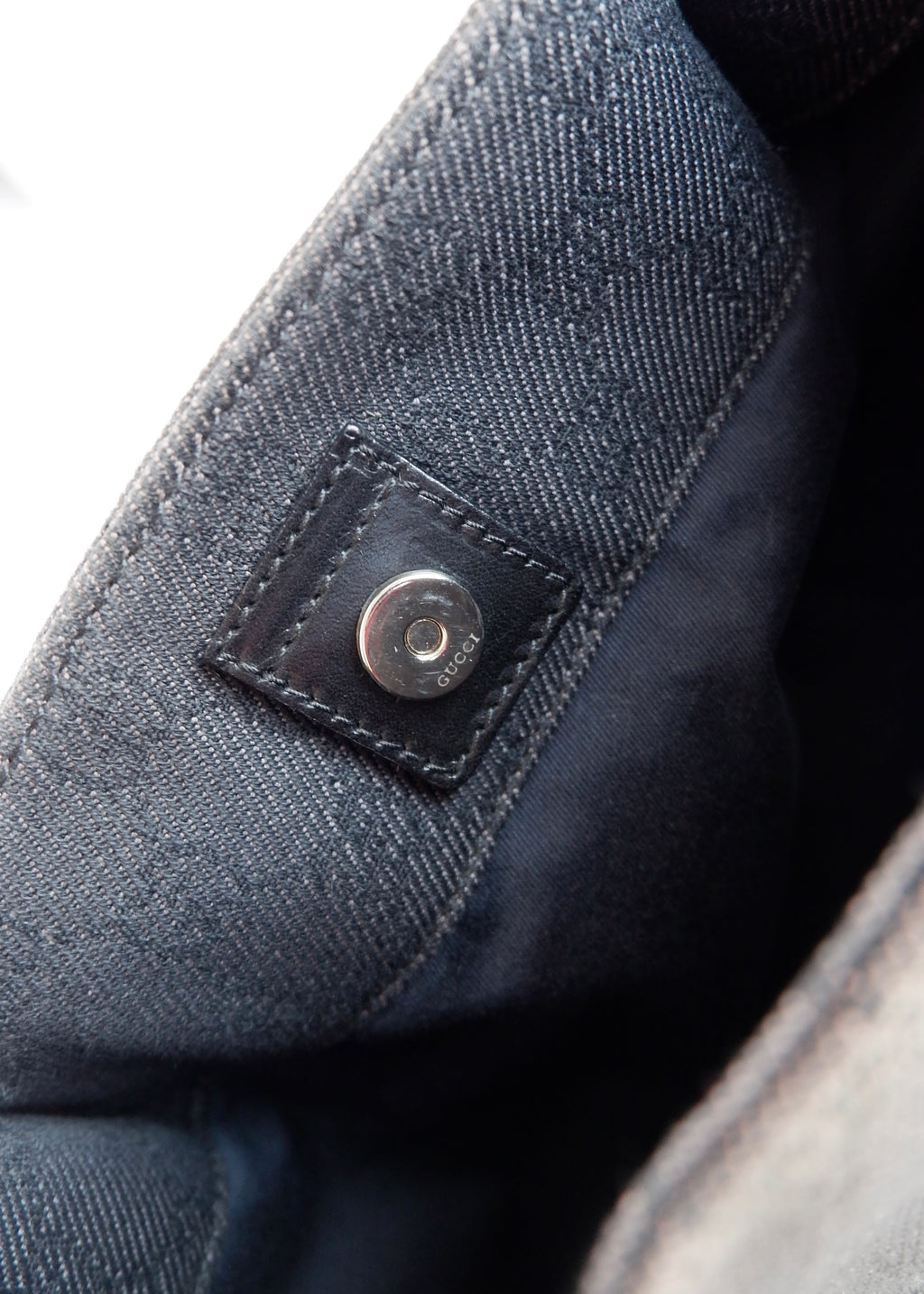 Authentique sac bandoulière Gucci d'occasion en toile GG en jean/cuir noir