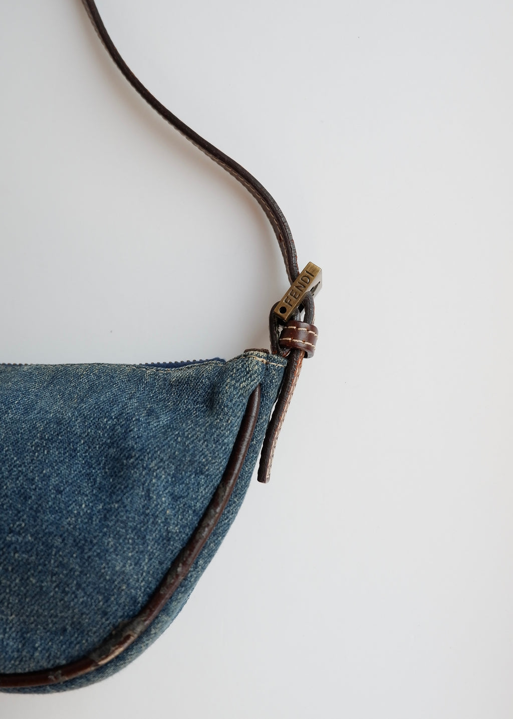 Authentique Sac porté épaule Fendi en jean bleu d'occasion