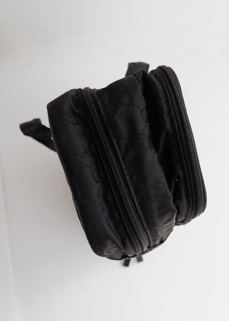 Pochette vanity Gucci en nylon GG noir d'occasion authentique