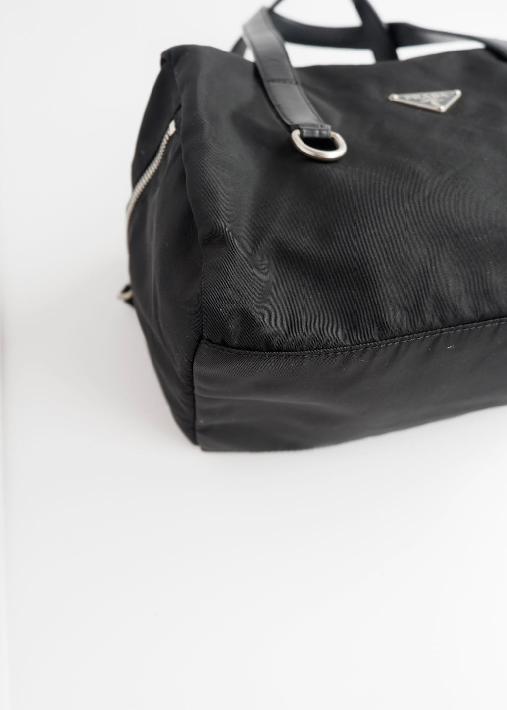 Sac à bandoulière Prada Bowler en nylon noir authentique d'occasion