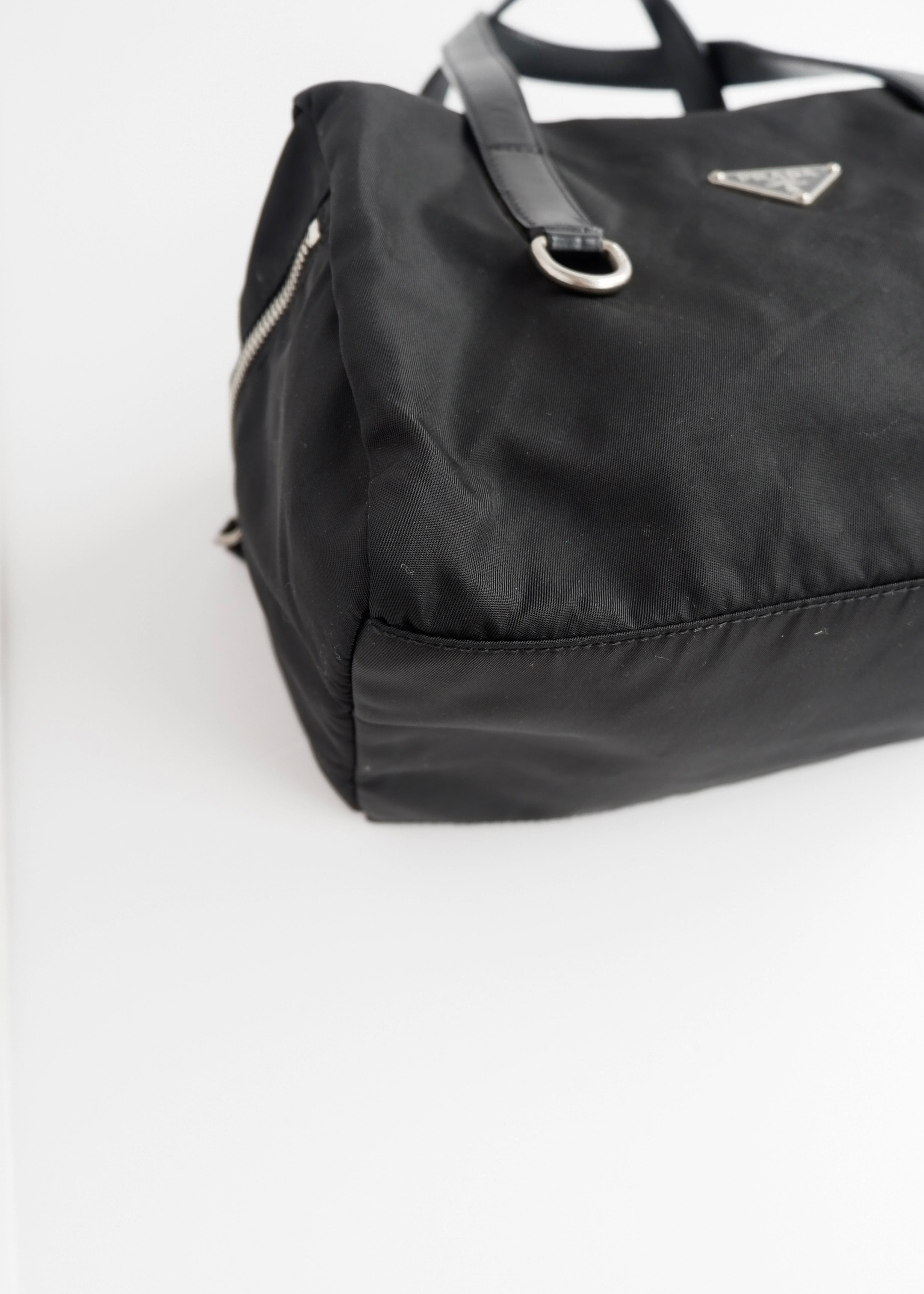 Sac à bandoulière Prada Bowler en nylon noir authentique d'occasion