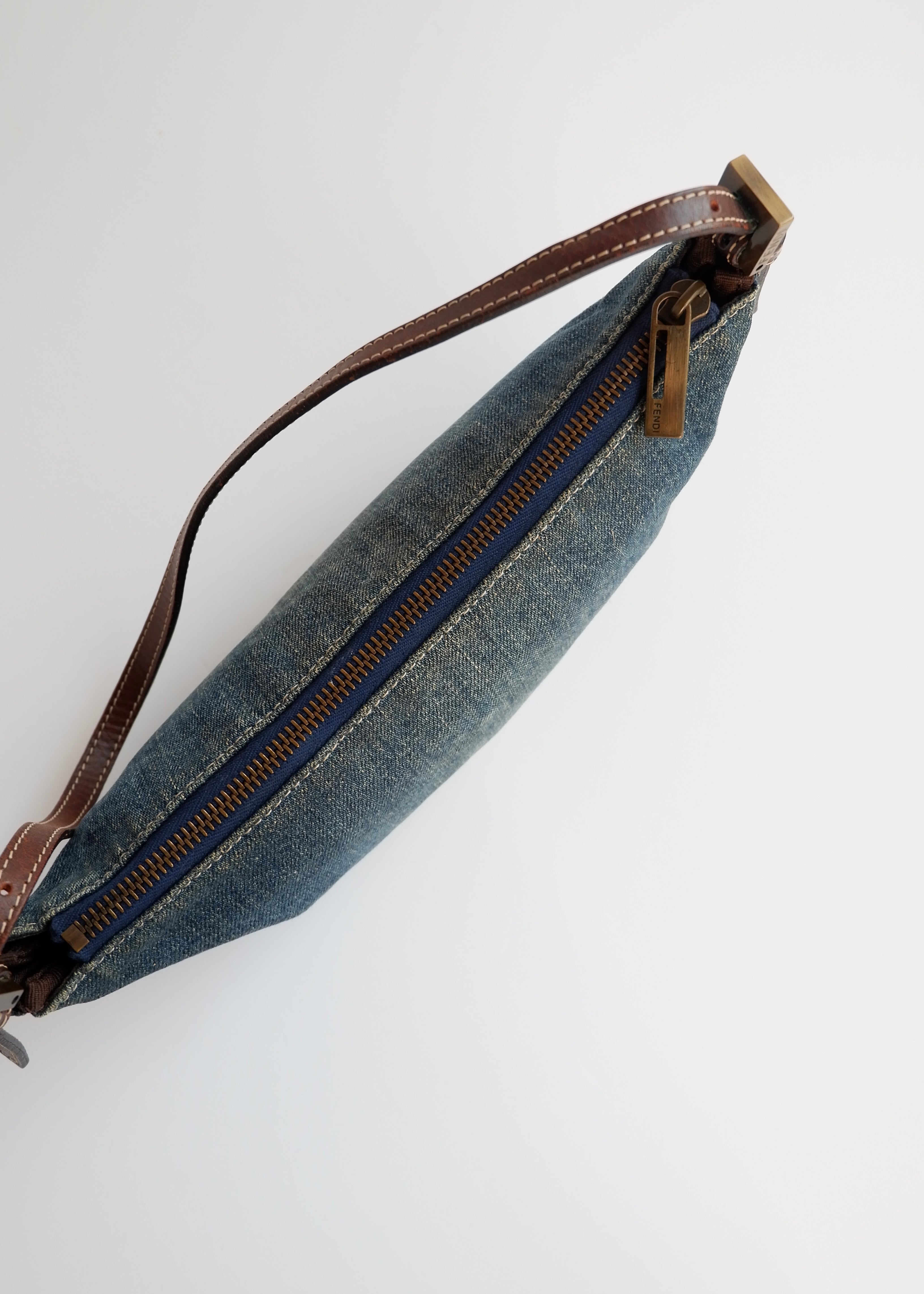 Authentique Sac porté épaule Fendi en jean bleu d'occasion