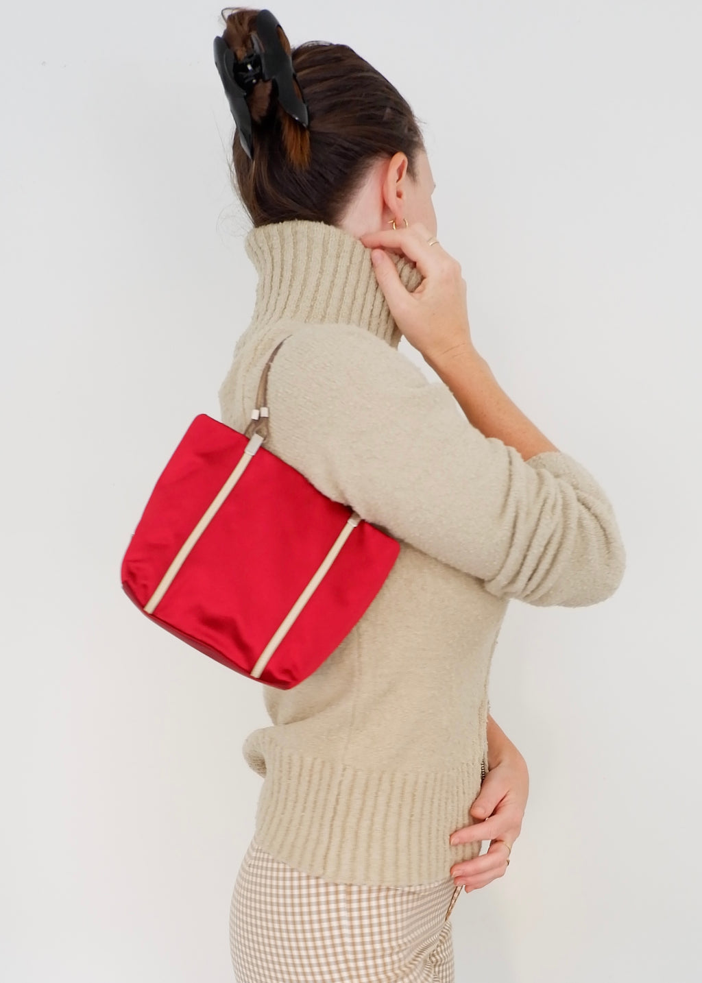 Sac micro cabas Prada authentique d'occasion en satin rouge