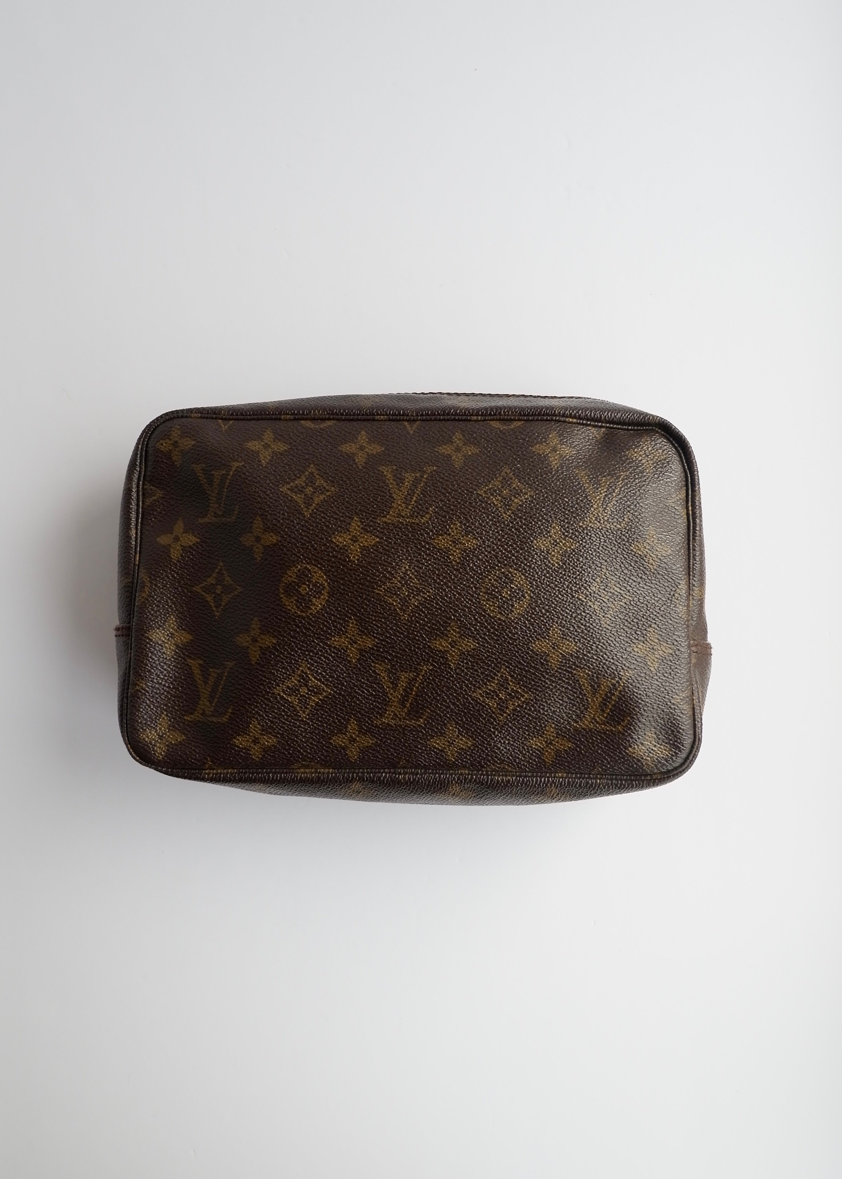 Authentique sac de toilette Louis Vuitton Monogram petite taille, d'occasion, vintage