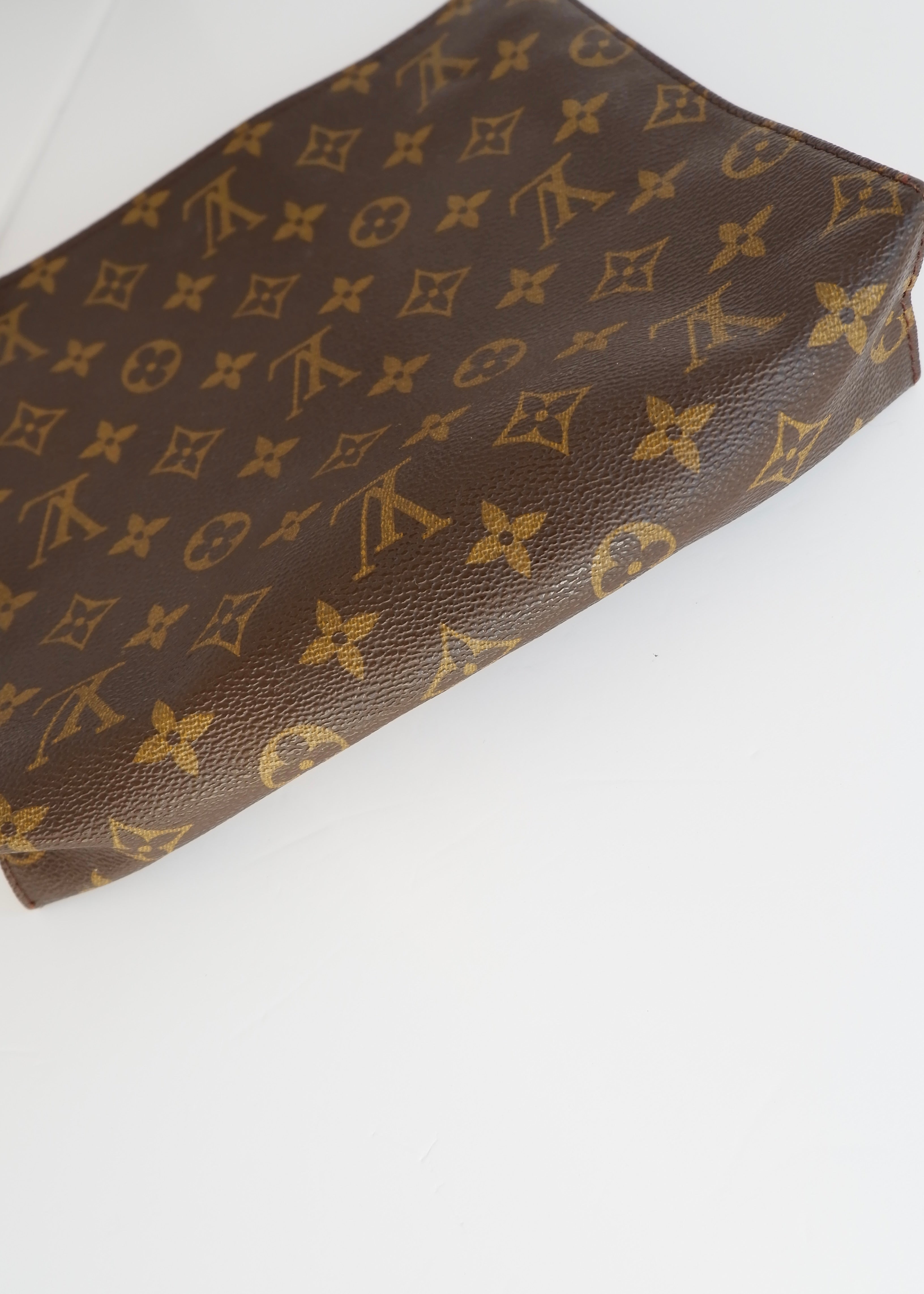 Authentique trousse de toilette monogramme Louis Vuitton d'occasion 26