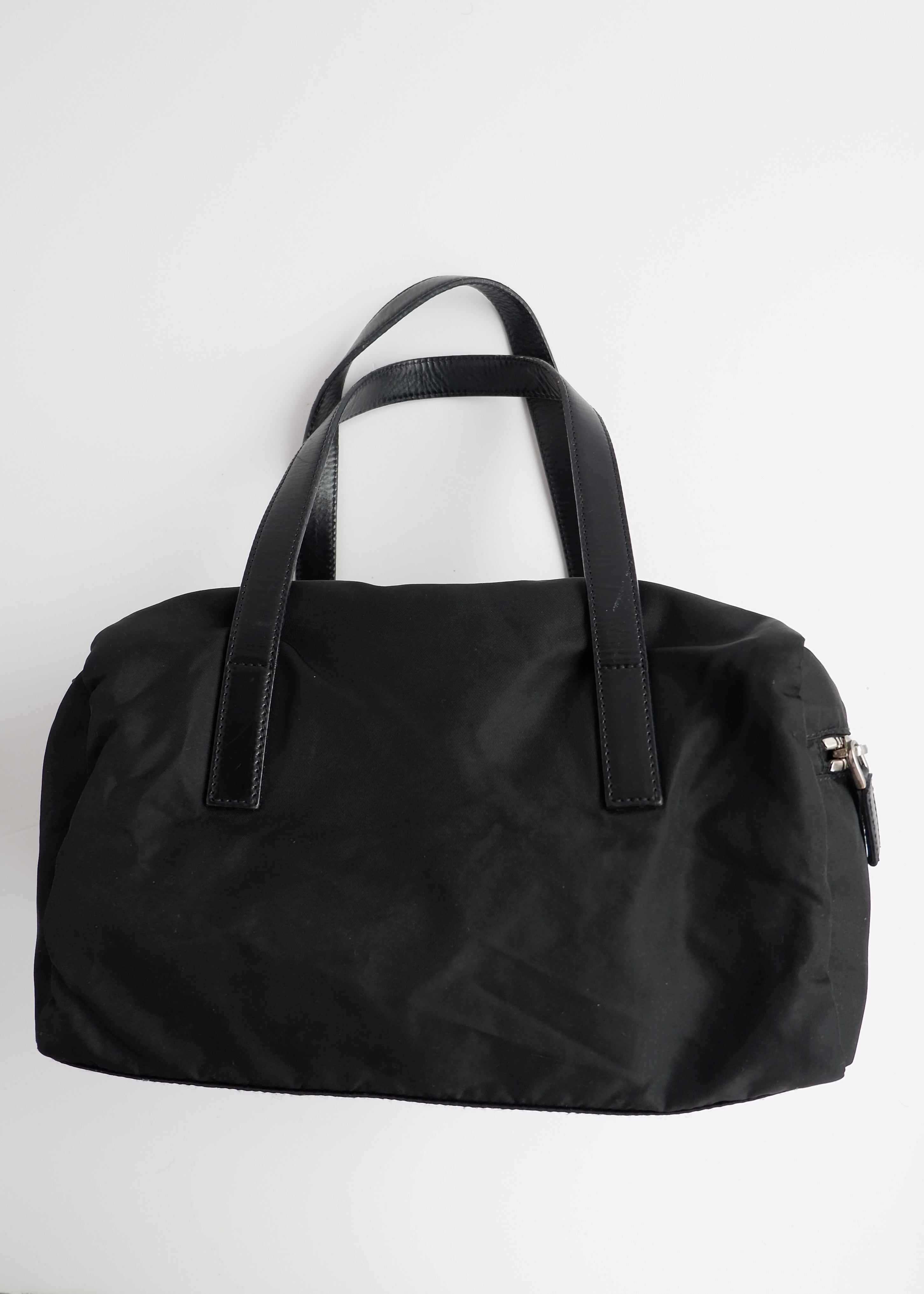 Sac à bandoulière Prada Bowler en nylon noir authentique d'occasion