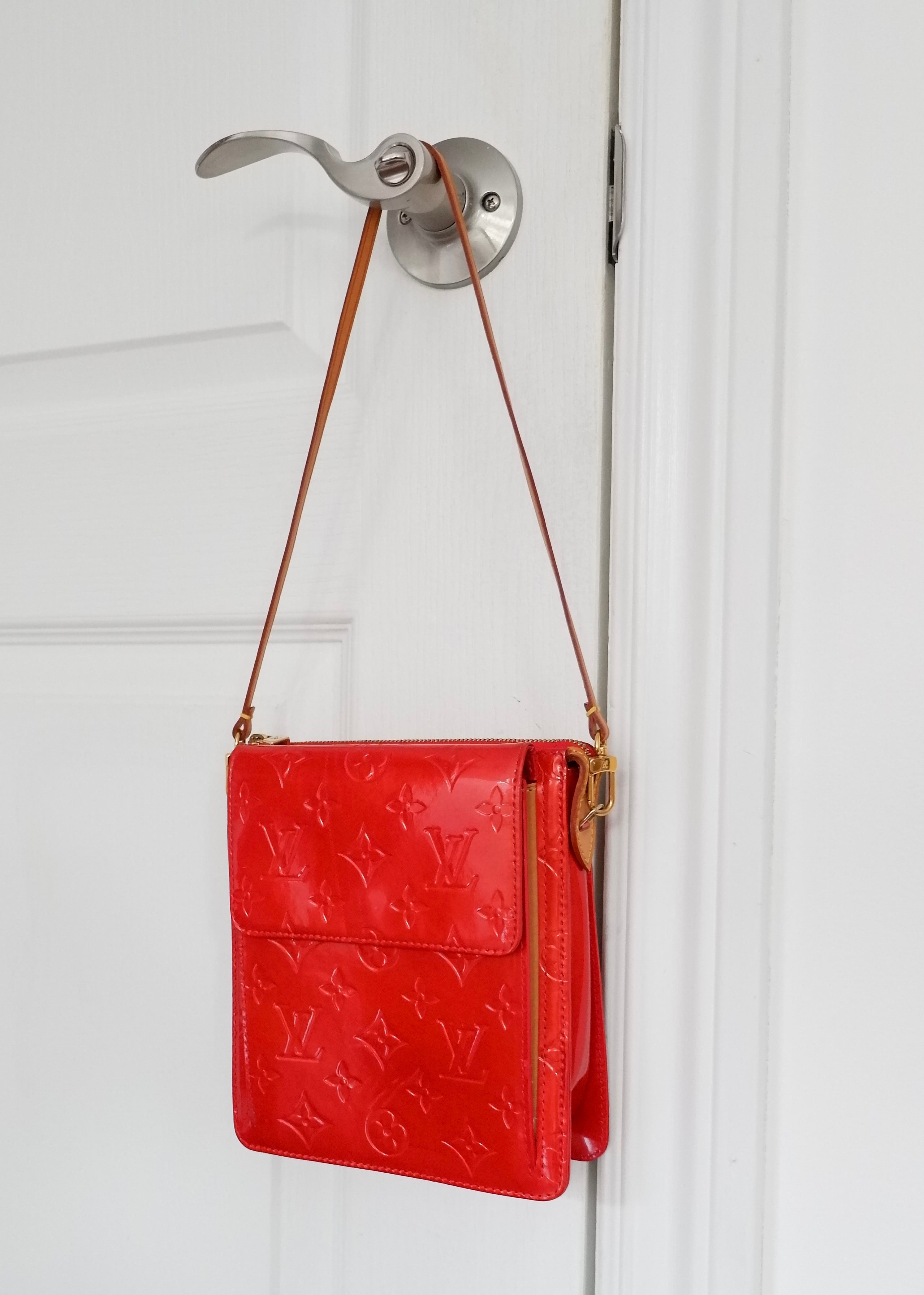 Sac bandoulière Louis Vuitton Monogram Mott Vernis Rouge Authentique d'occasion