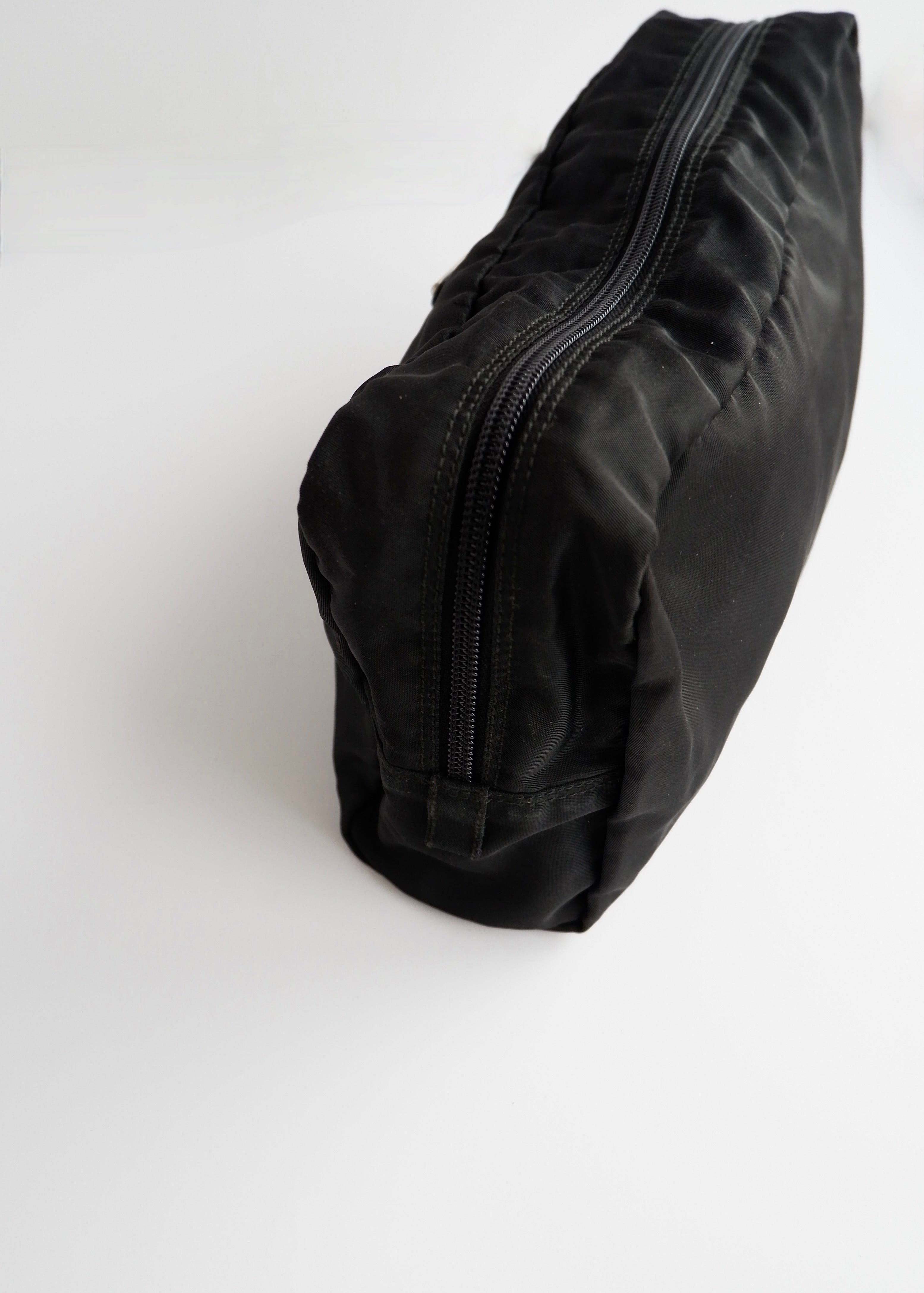 Authentique Pochette Prada Noire en Nylon Grand Modèle d'occasion