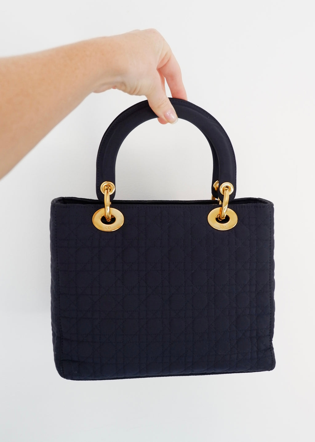Sac à main Christian Dior Lady Dior Medium en toile bleu marine, d'occasion authentique, avec accastillage doré
