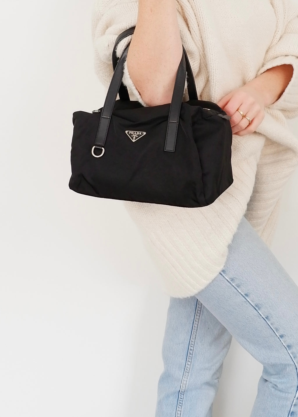 Sac à bandoulière Prada Bowler en nylon noir authentique d'occasion