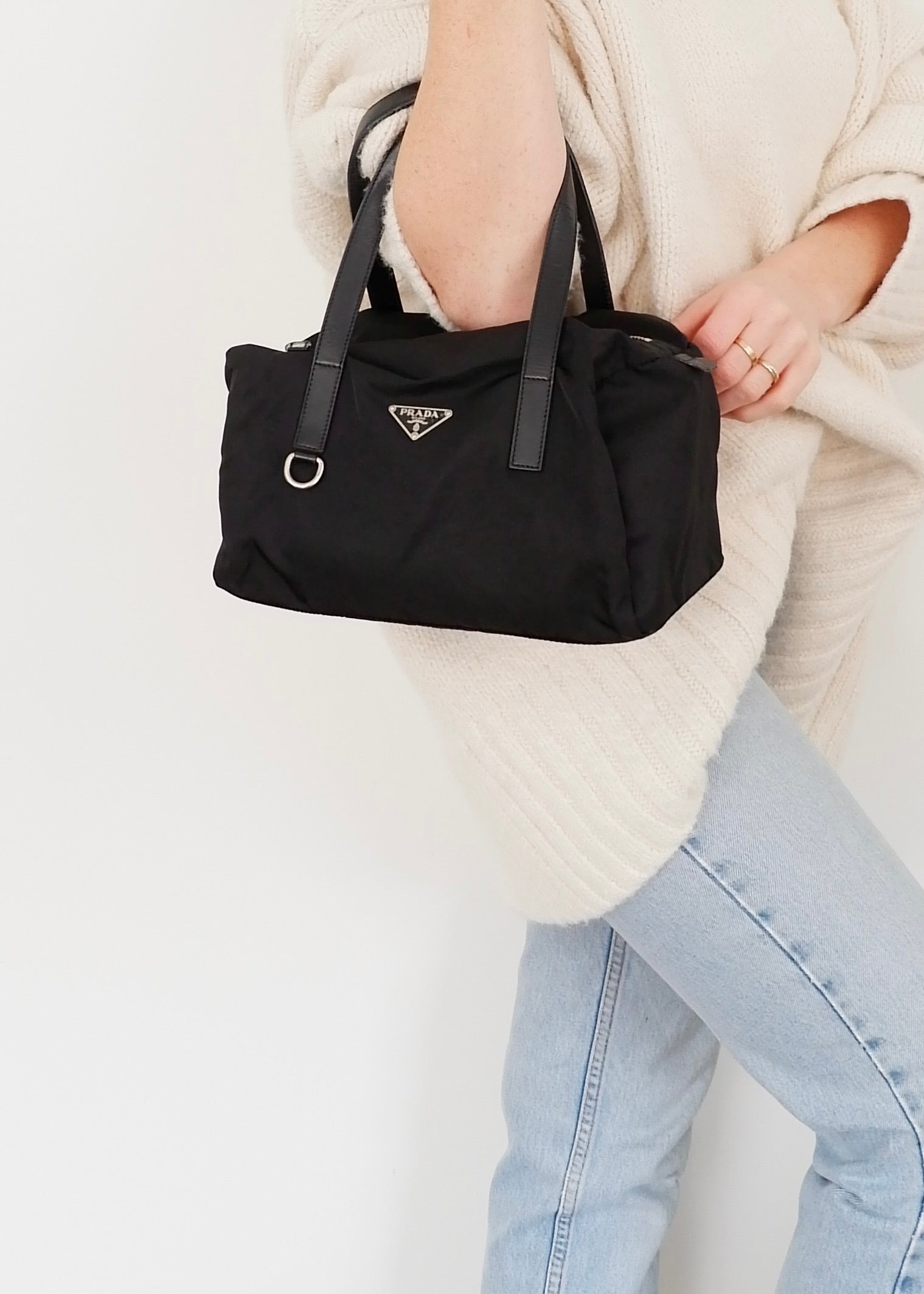 Sac à bandoulière Prada Bowler en nylon noir authentique d'occasion