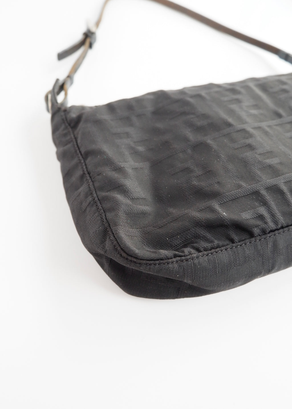 Sac bandoulière Fendi Zucca en toile noire authentique d'occasion