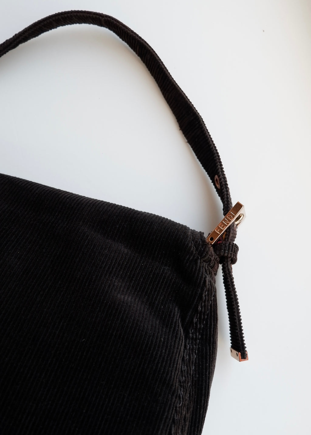 Sac bandoulière baguette Fendi noir en velours côtelé authentique d'occasion