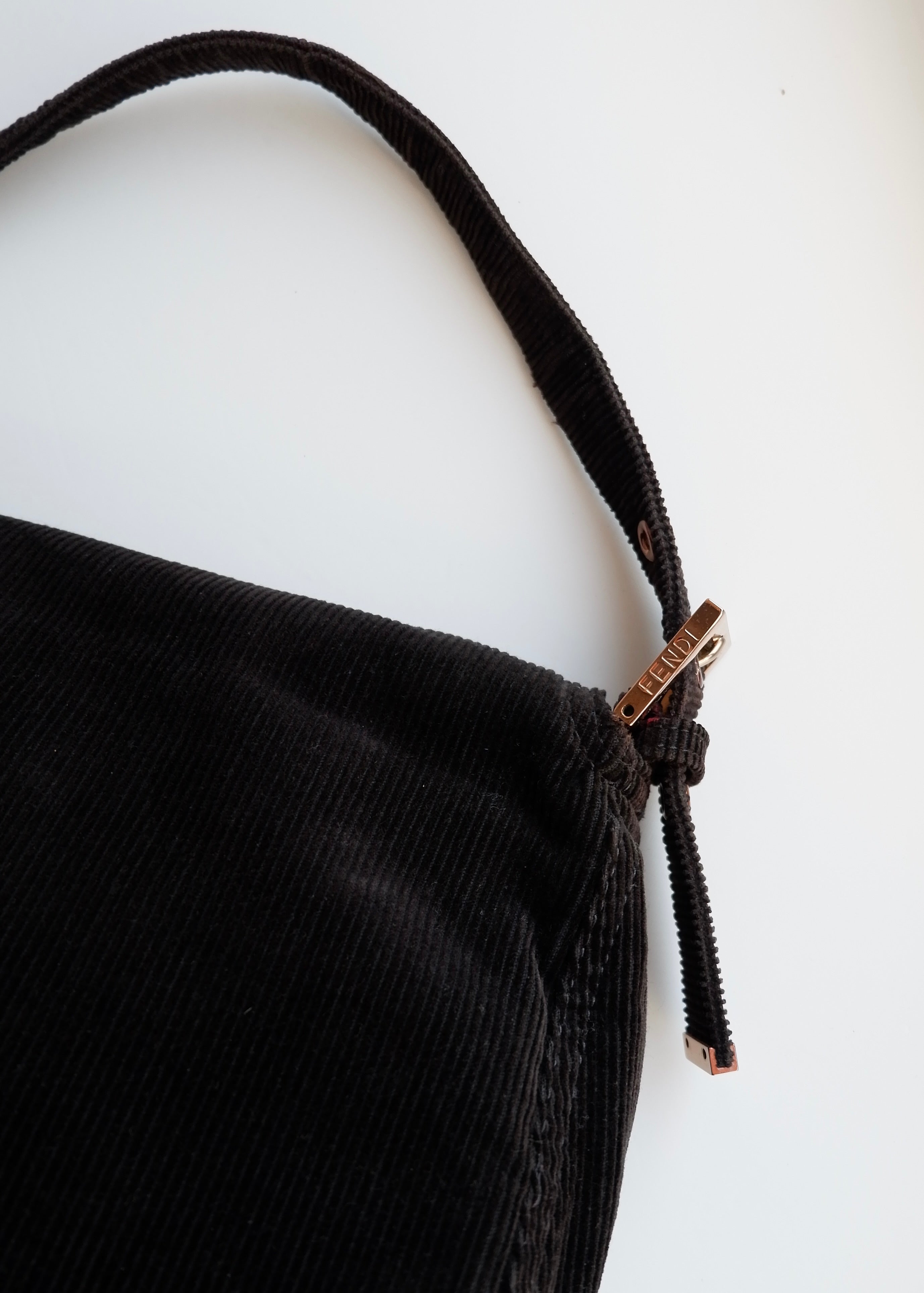 Sac bandoulière baguette Fendi noir en velours côtelé authentique d'occasion