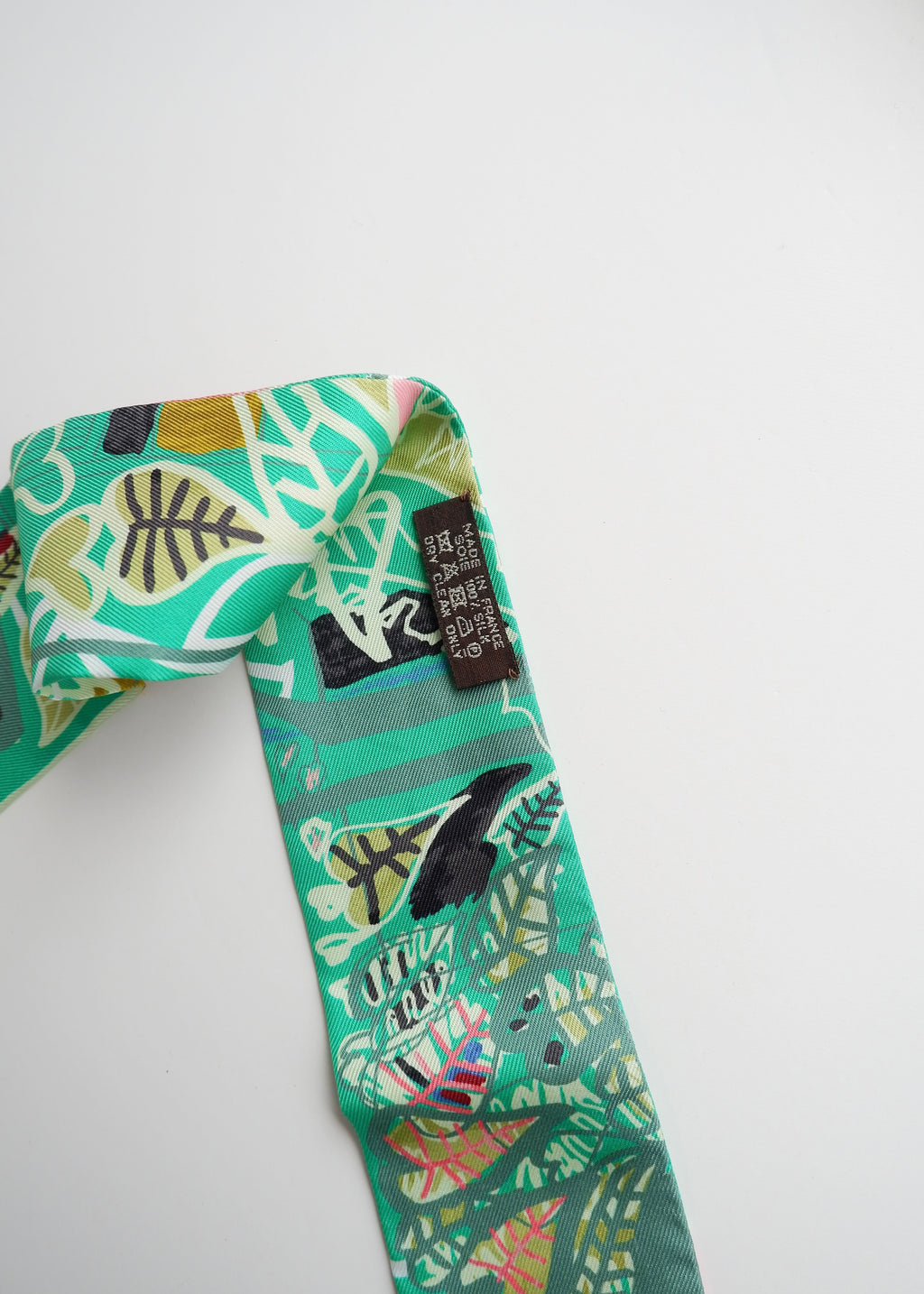 Authentic Preowned Hermes Green Mixed Print Twilly