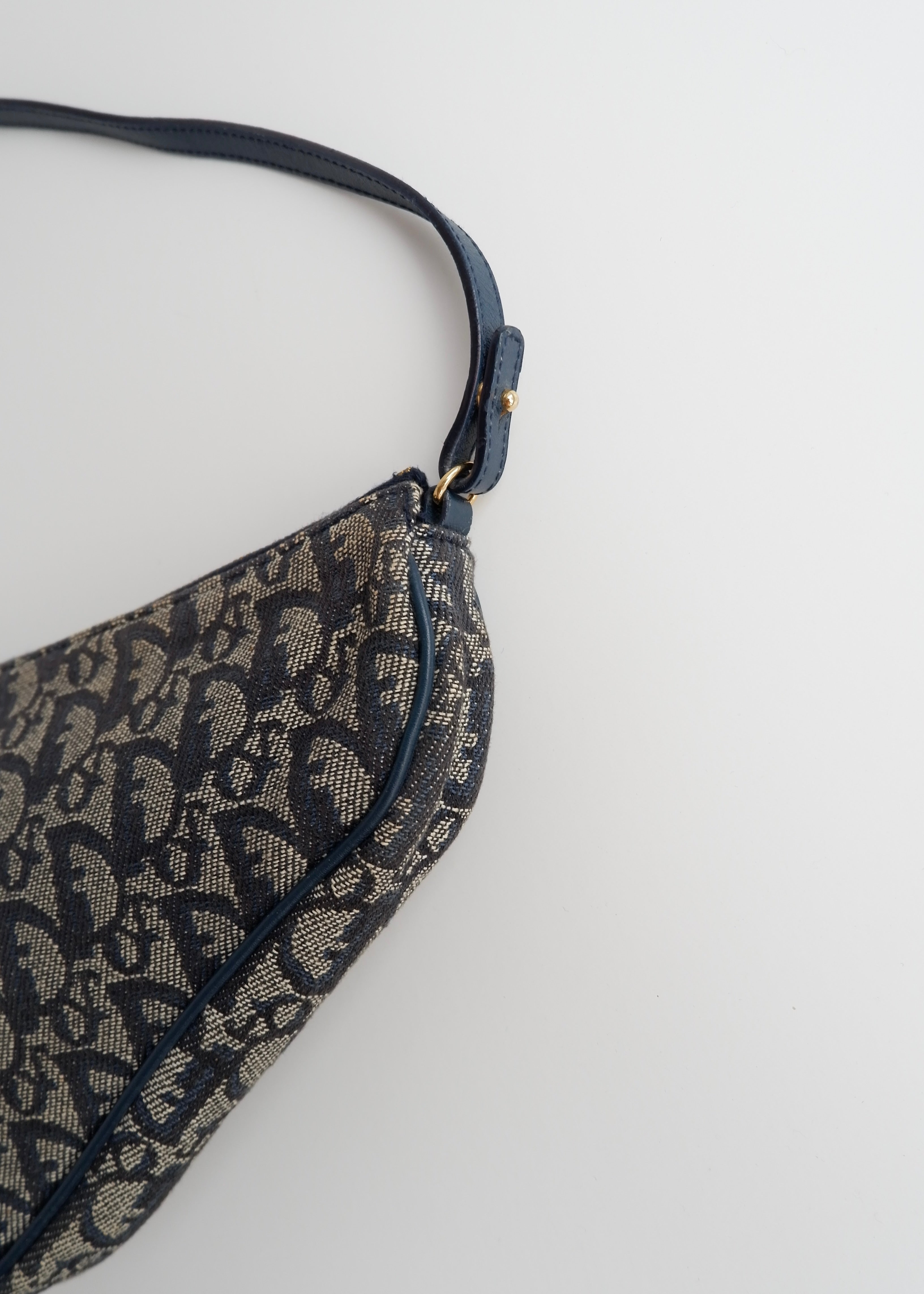 Authentique Sac Saddle Vintage d'Occasion Dior en Toile Oblique Marine