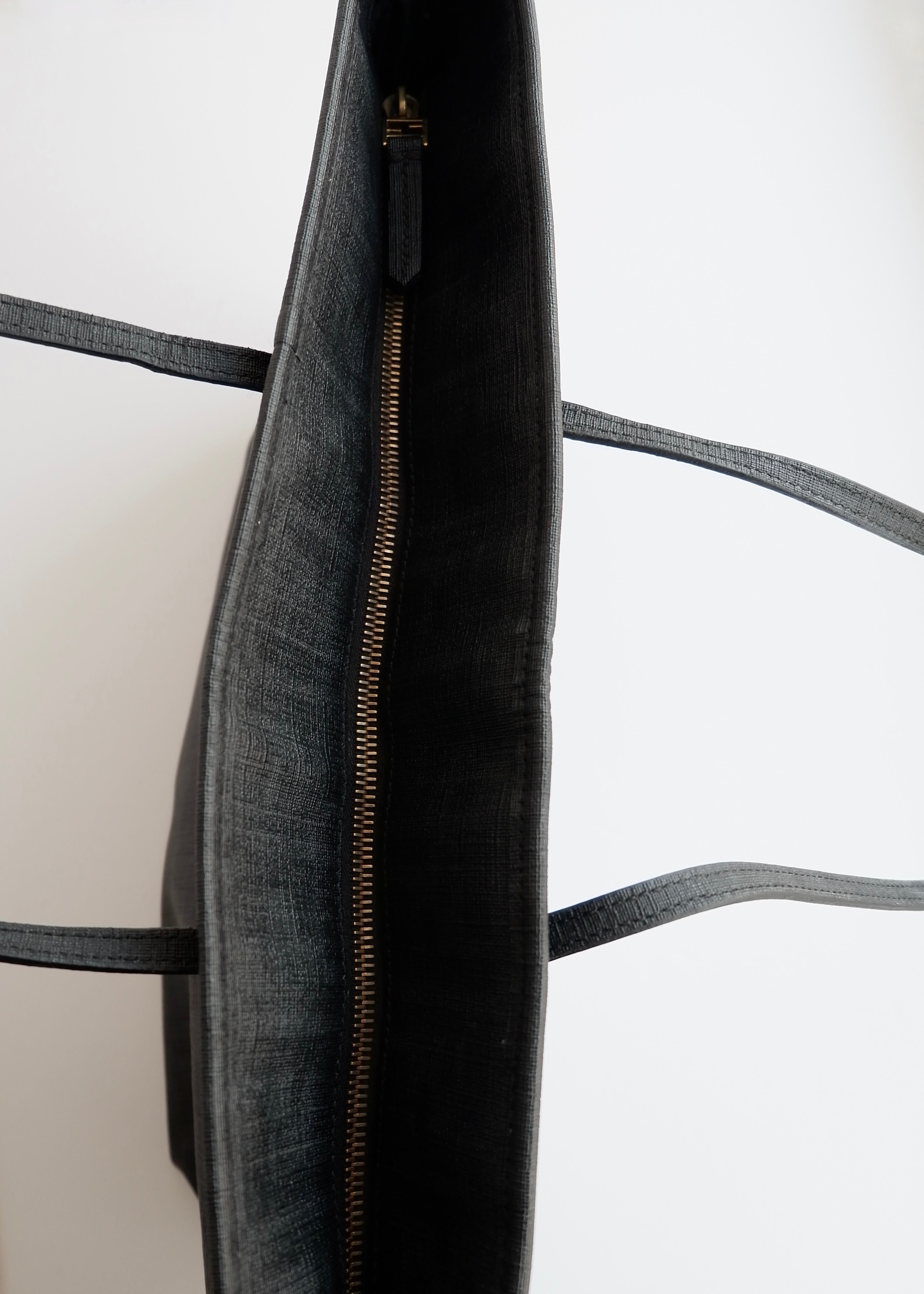 Sac cabas Fendi Zucca en toile enduite noire d'occasion authentique