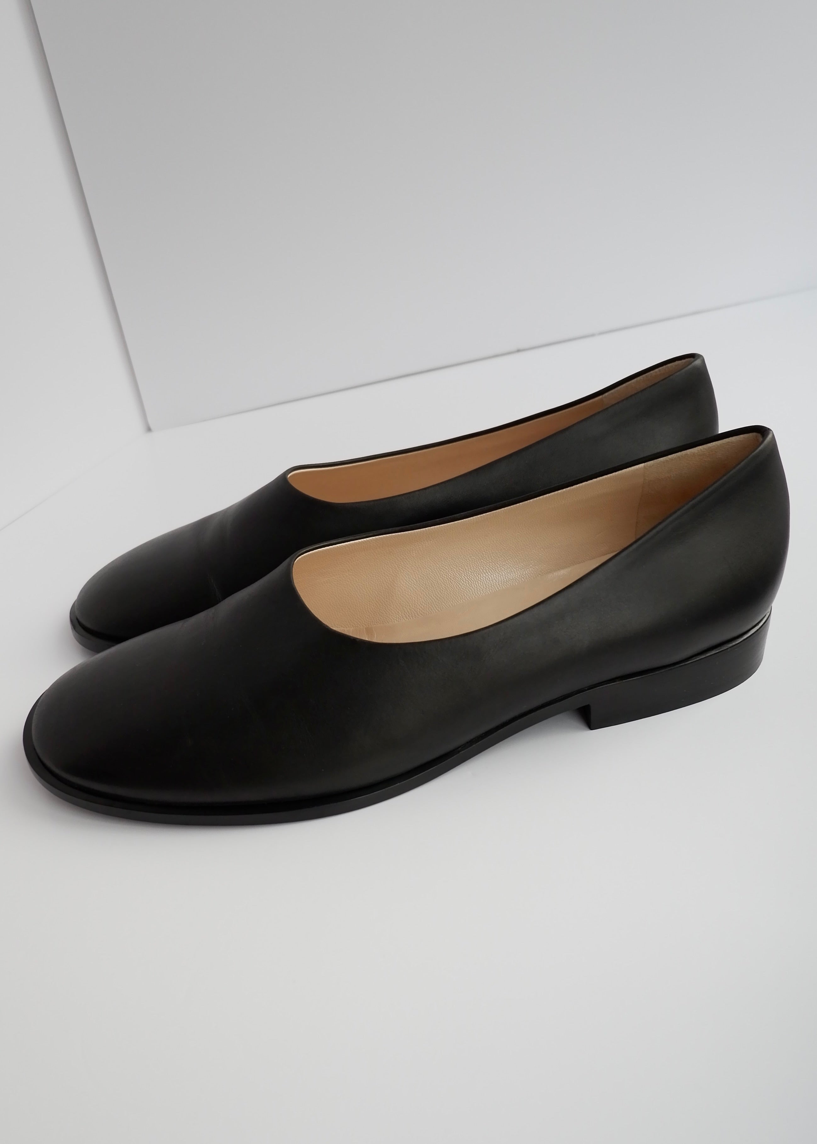 Authentiques chaussures plates en cuir noir Bottega Veneta - 39