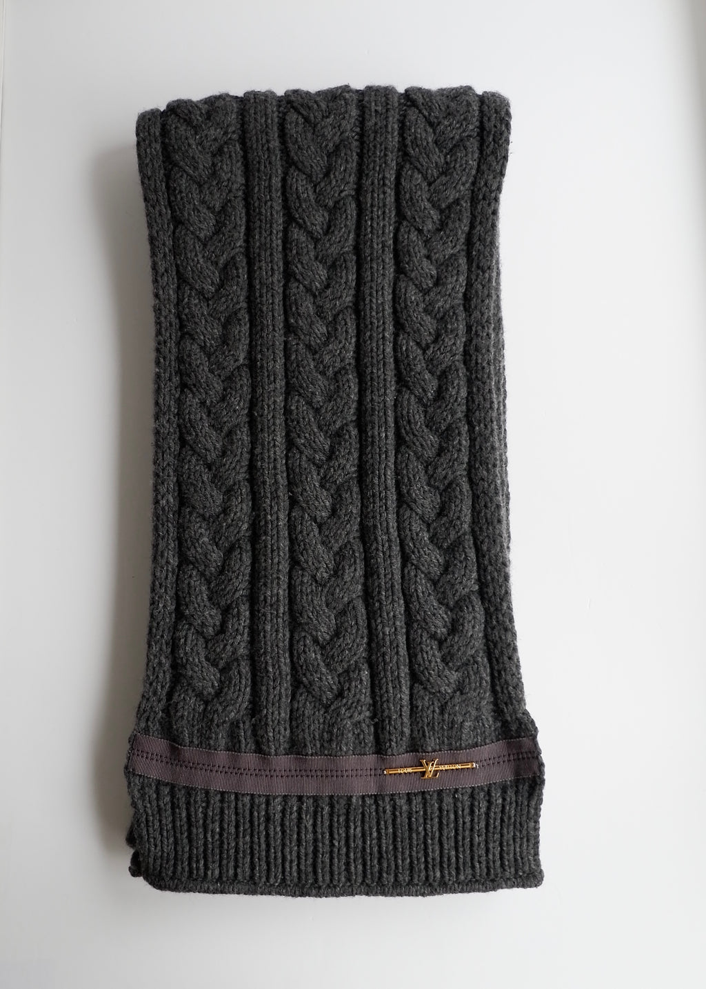 Preowned Louis Vuitton Grey Cable Knit Wool Scarf