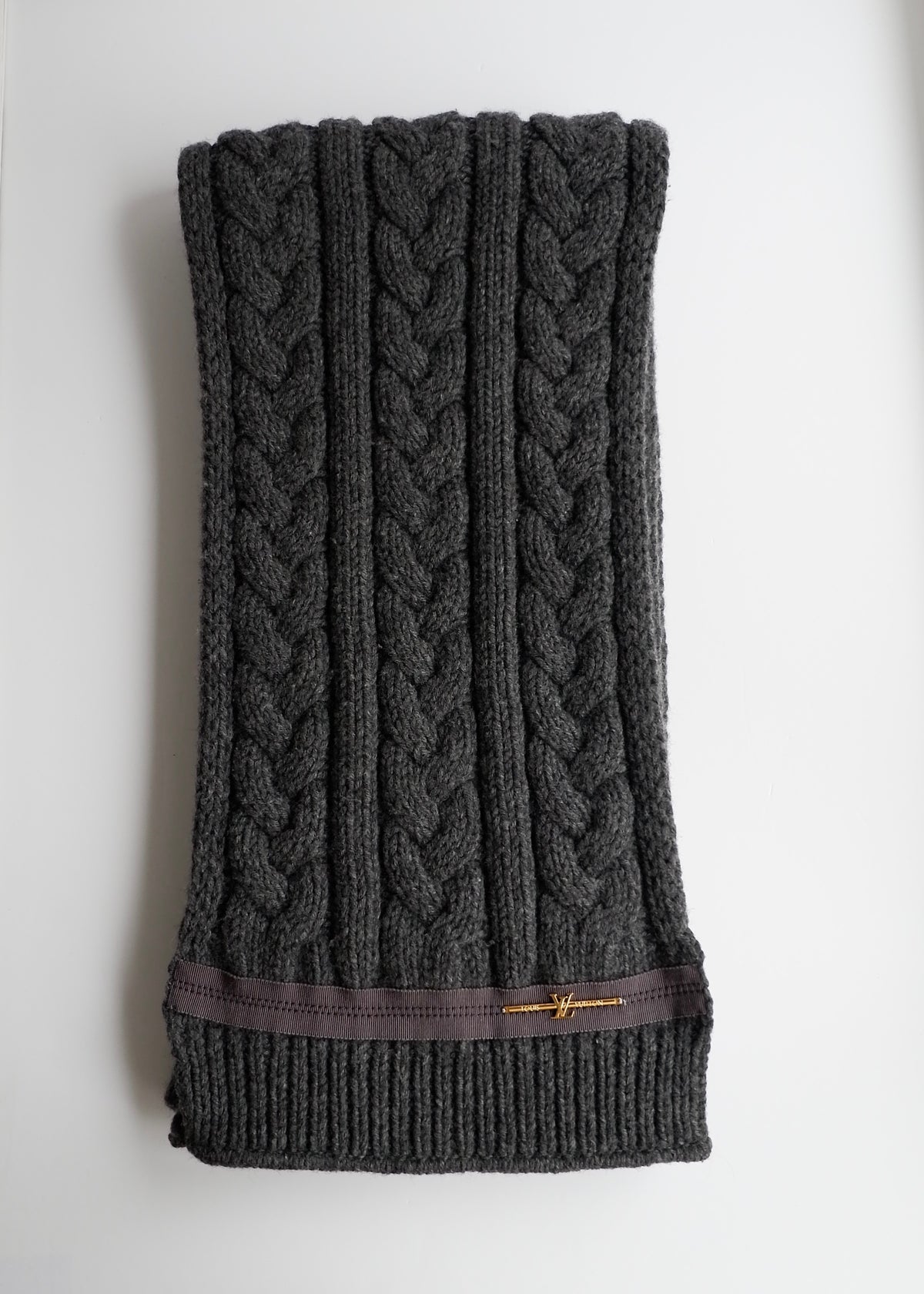 Preowned Louis Vuitton Grey Cable Knit Wool Scarf