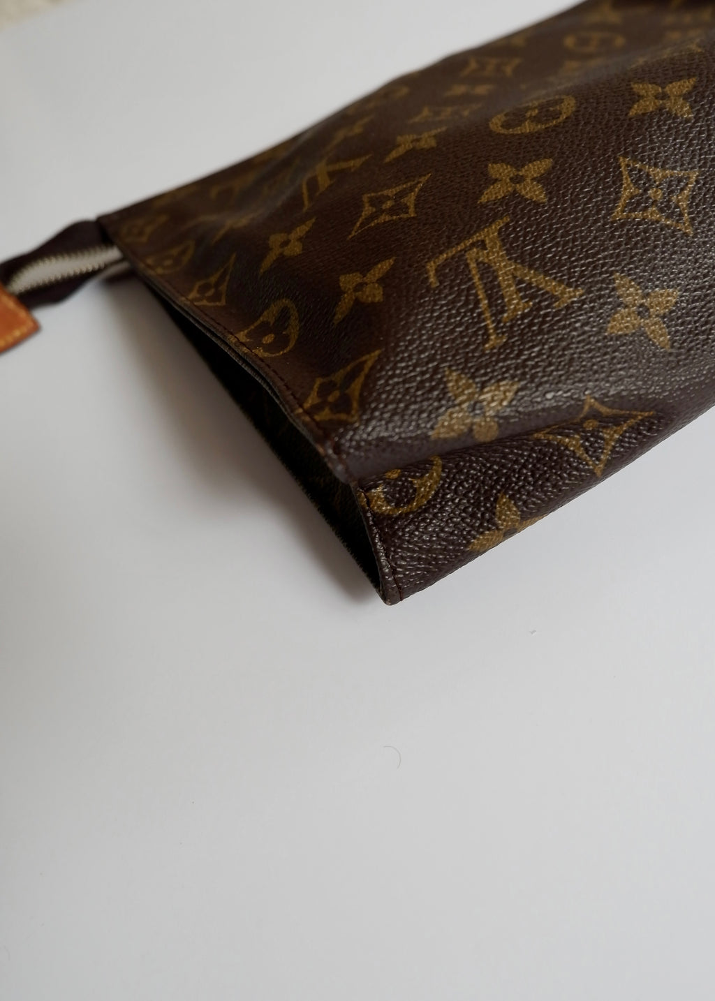Authentique trousse de toilette monogramme Louis Vuitton d'occasion 26