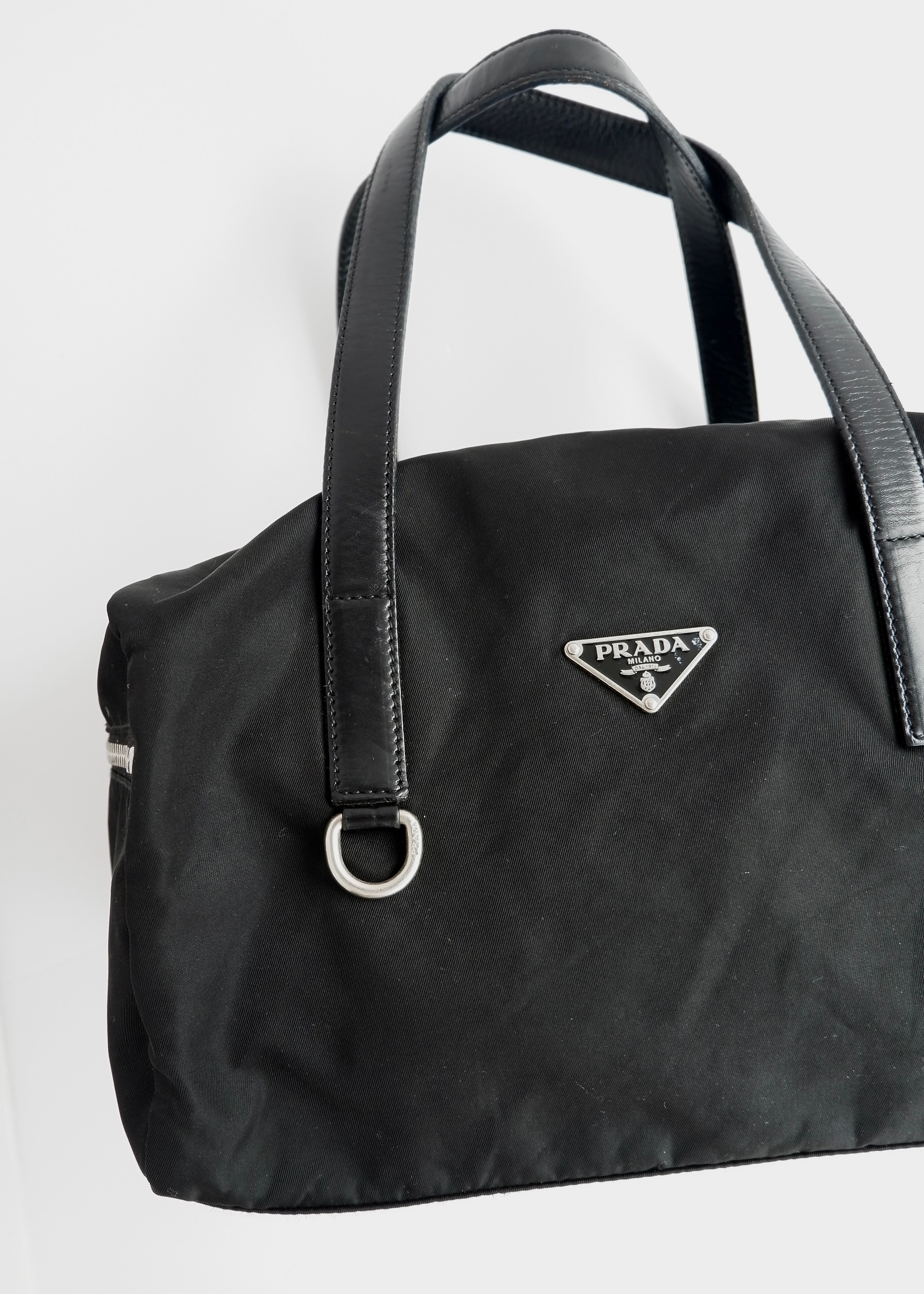 Sac à bandoulière Prada Bowler en nylon noir authentique d'occasion