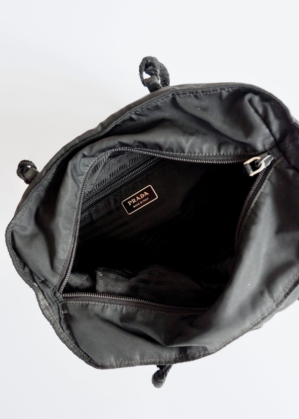 Authentique fourre-tout en nylon noir Prada d'occasion