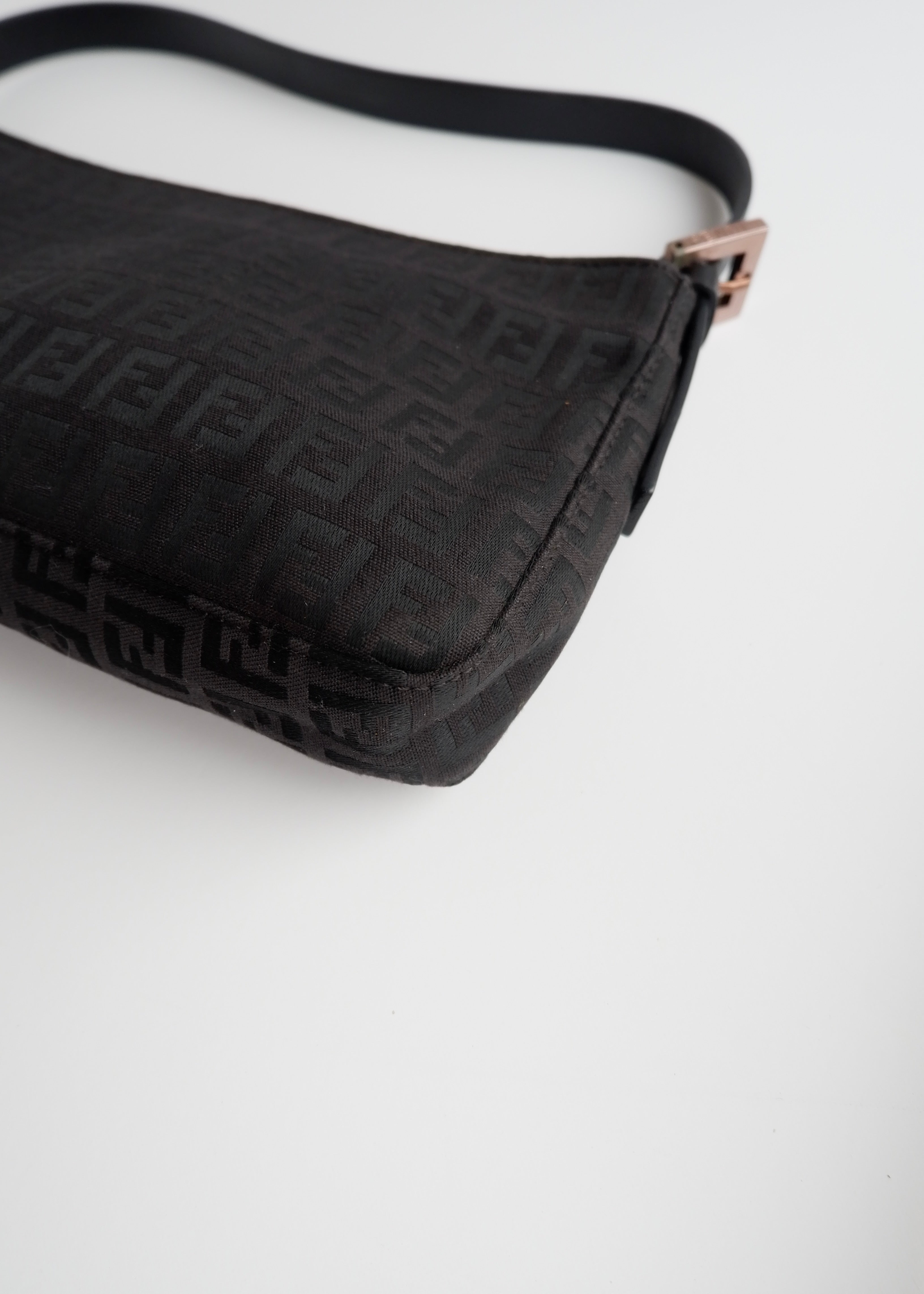 Authentique sac porté épaule Fendi Zucchino en toile noire d'occasion
