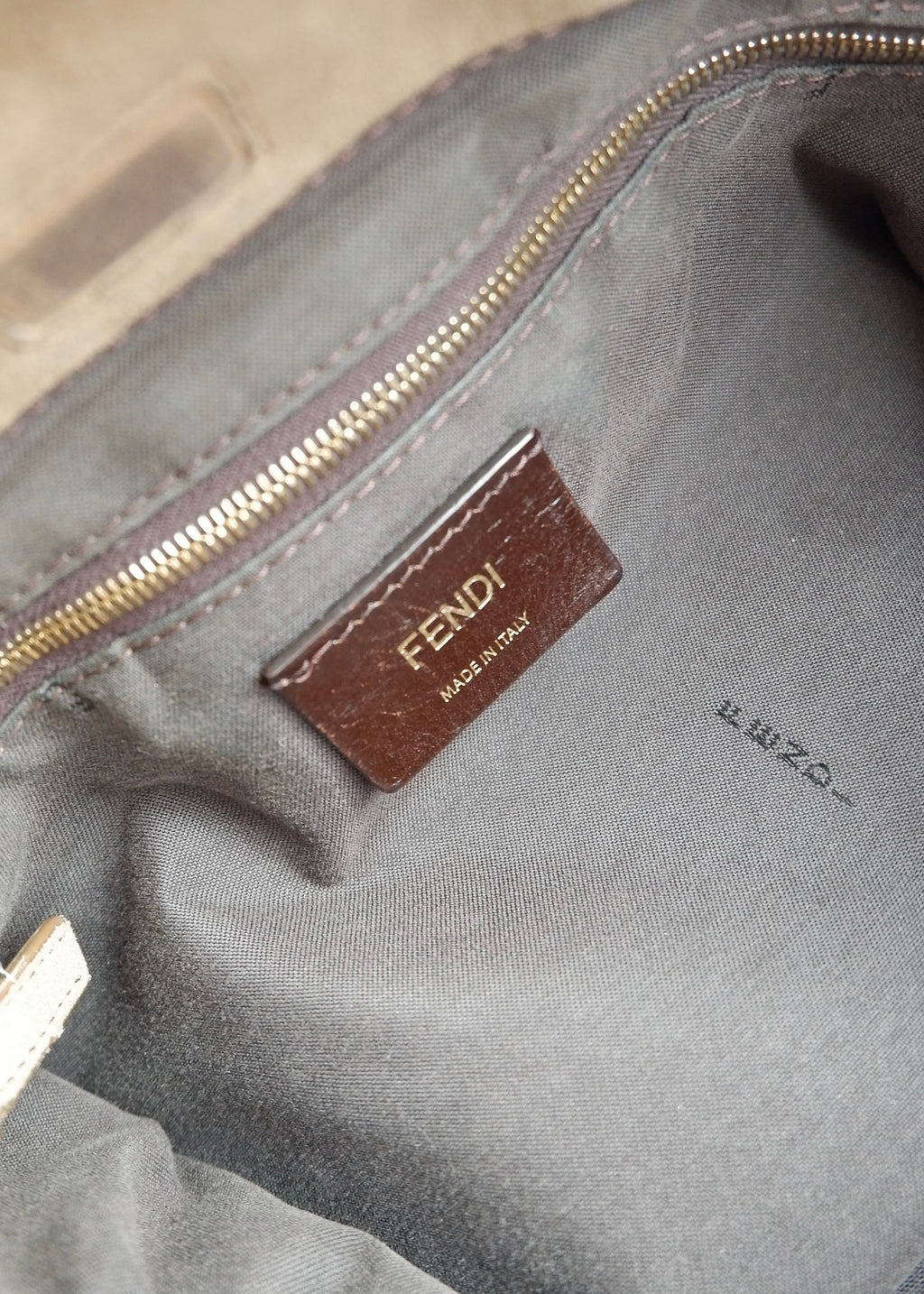 Authentique sac porté épaule Fendi d'occasion en toile/cuir Pequin marron/rose