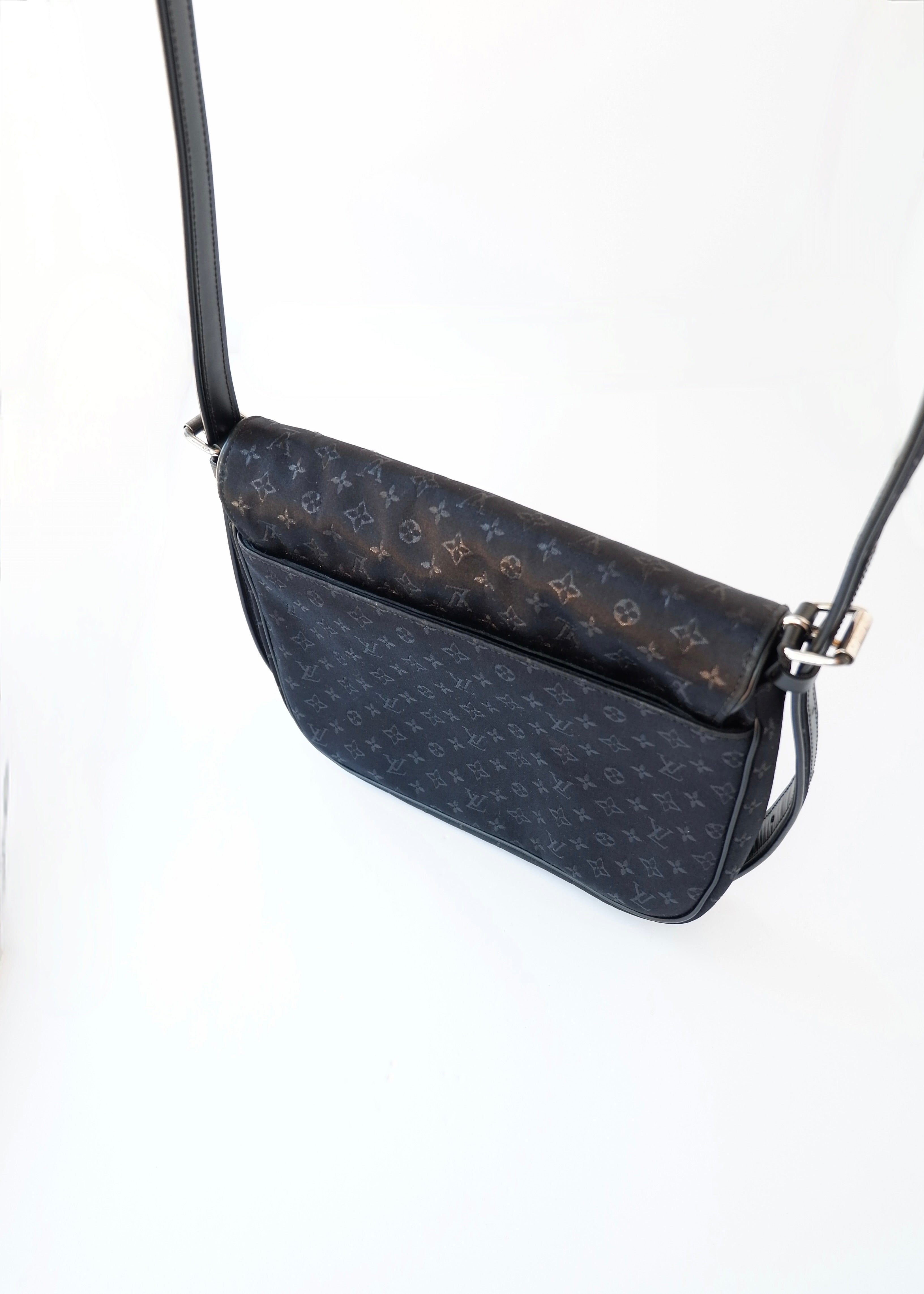Preowned Louis Vuitton Limited Edition Conte de Fees Musette Bag