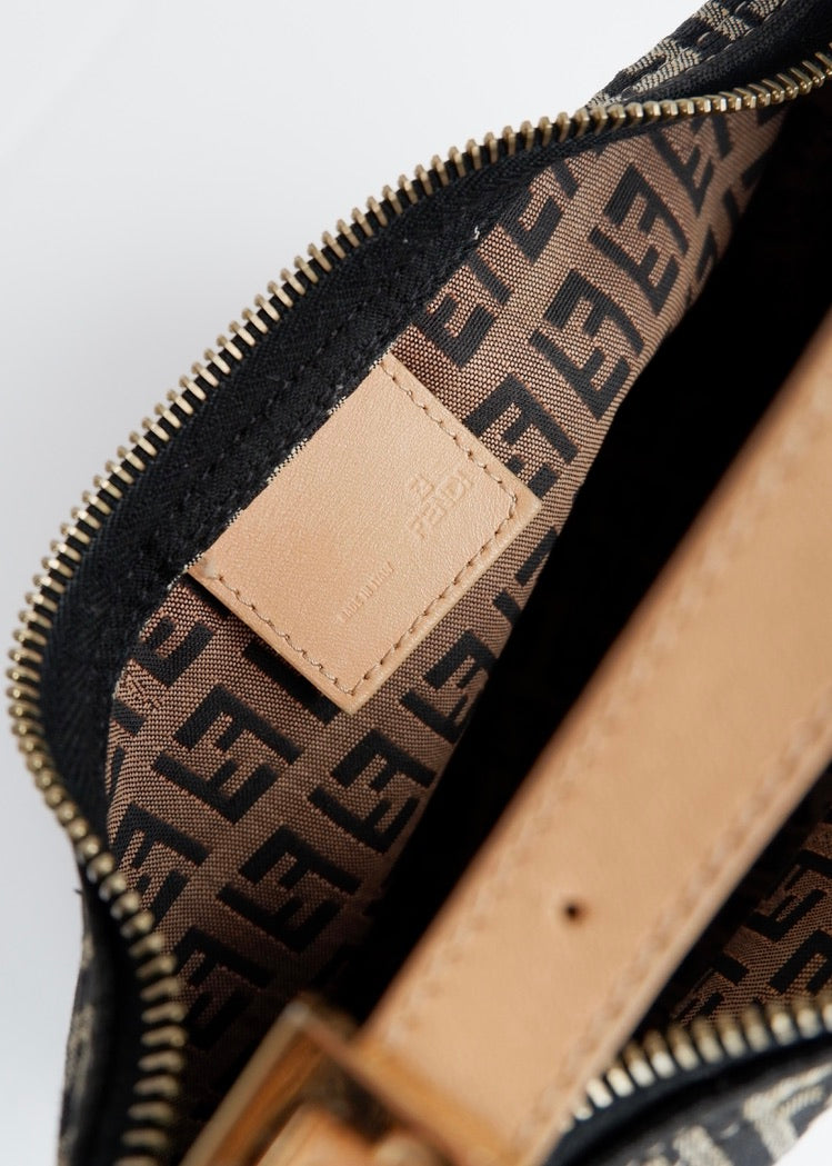 Authentique pochette Fendi d'occasion en toile/cuir Zucchino noire