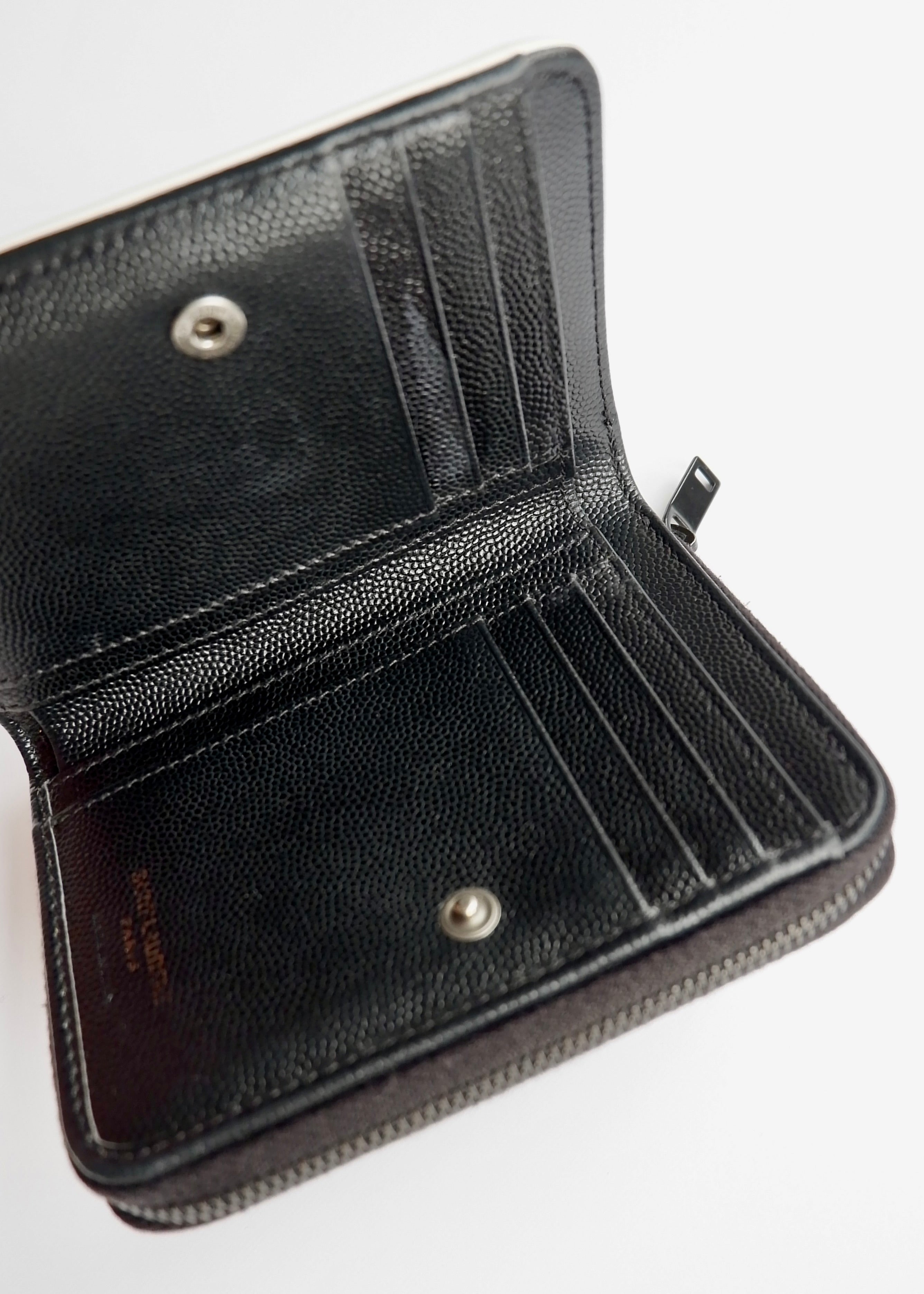 Authentique portefeuille court à deux volets noir/blanc Saint Laurent YSL d'occasion