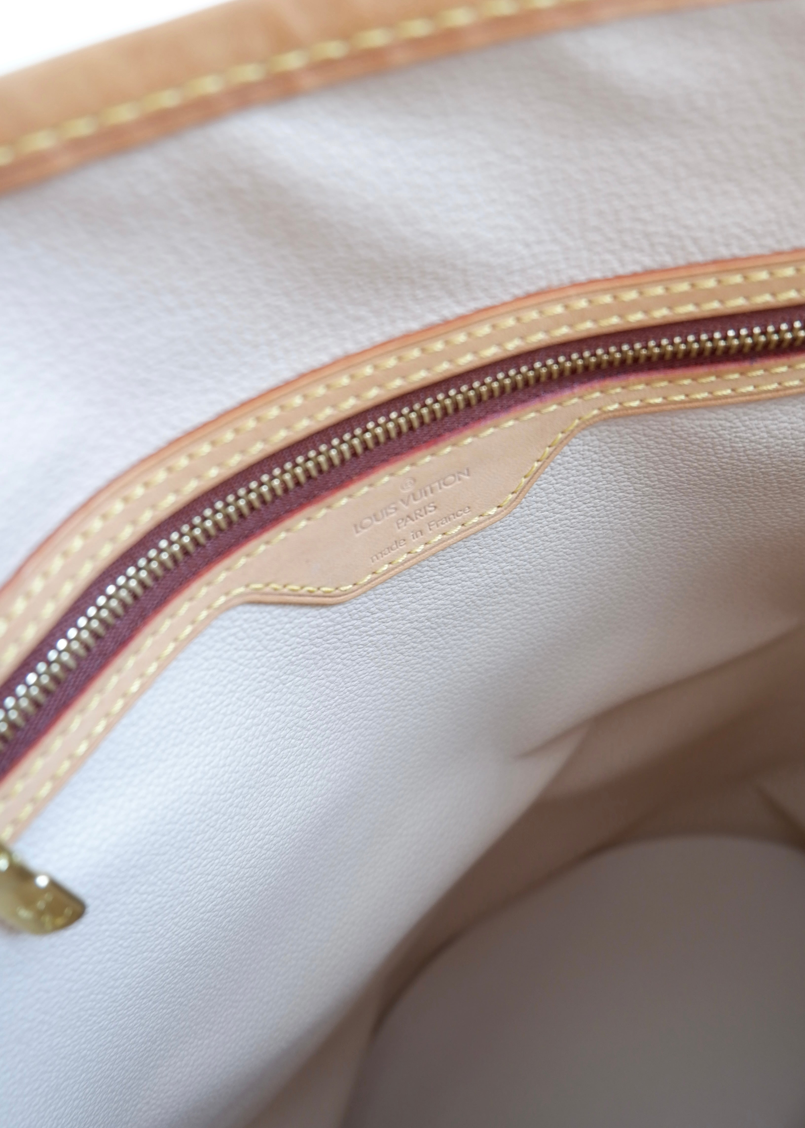 Preowned Louis Vuitton Monogram Bucket Bag GM W. Pouch