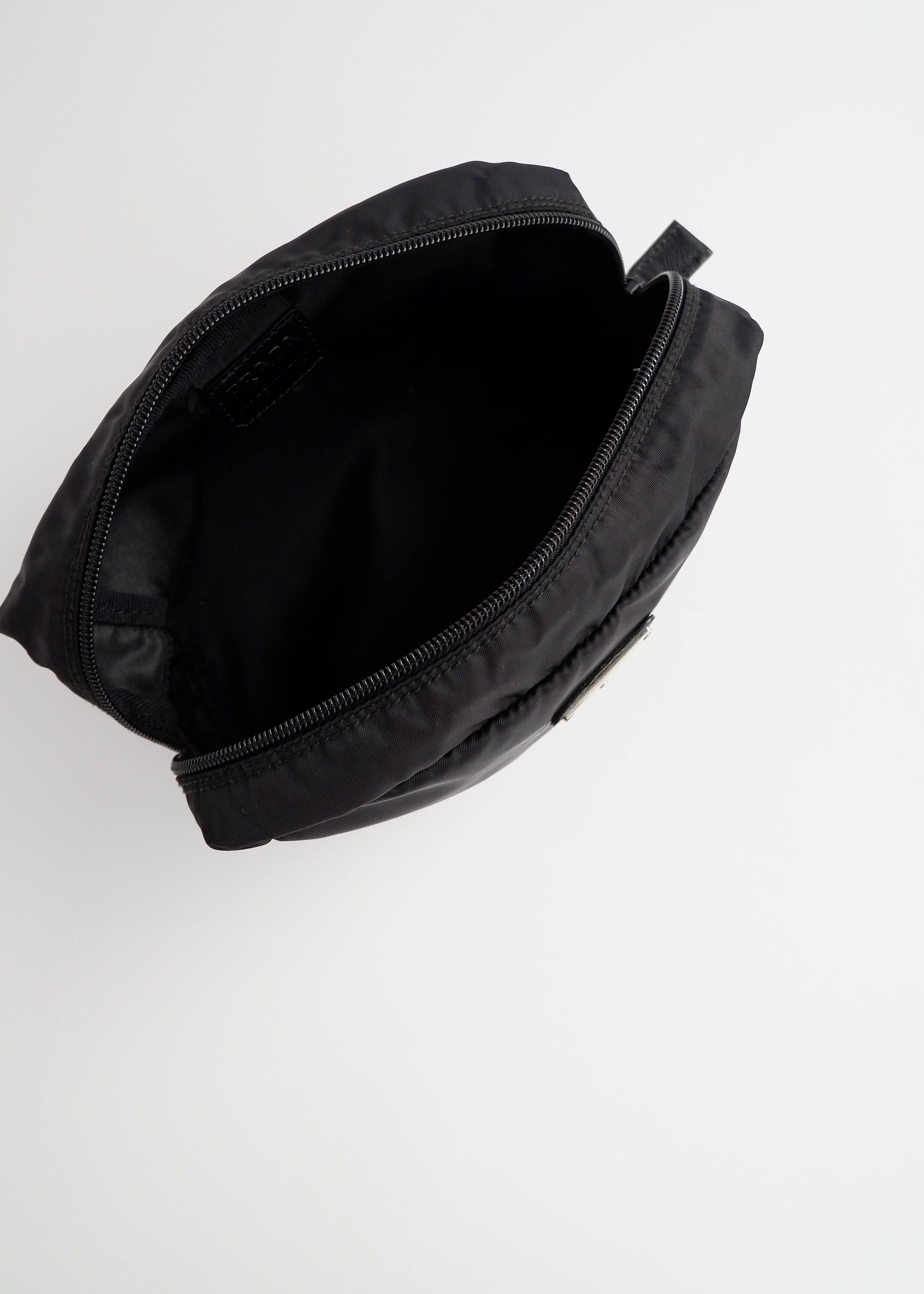 Pochette Prada authentique d'occasion en nylon noir
