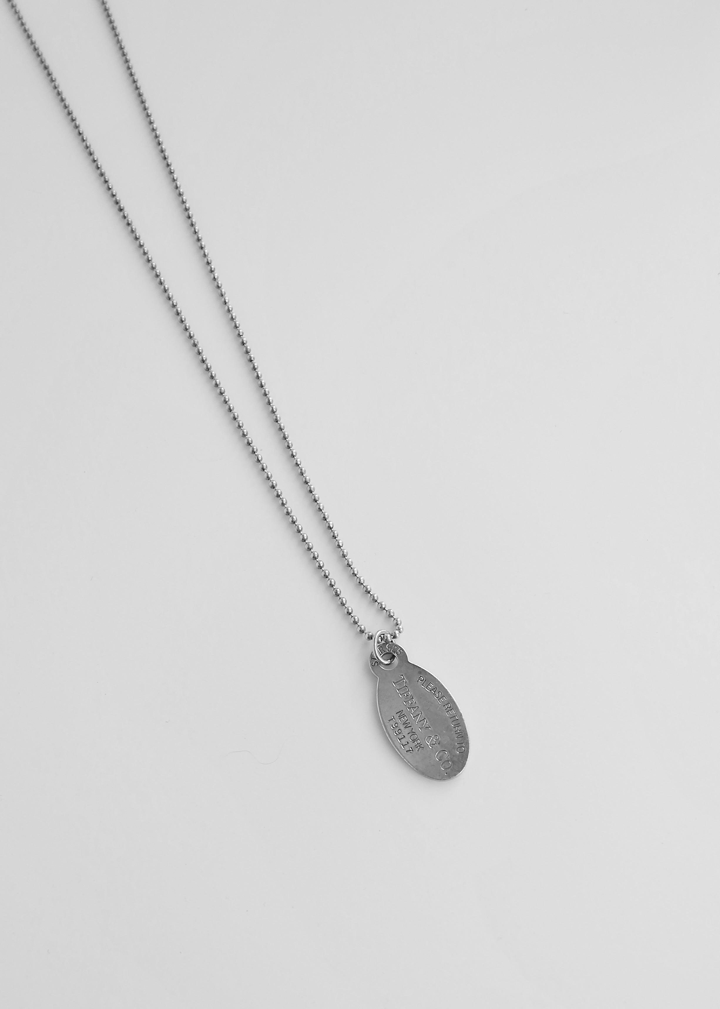 Authentique collier long chaîne avec pendentif plaque militaire Tiffany & Co. en argent d'occasion