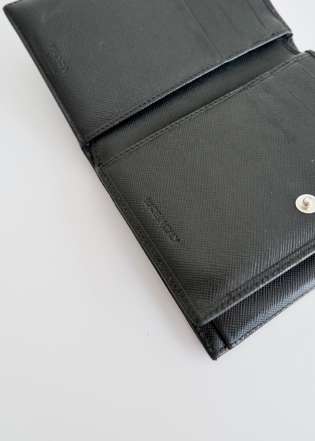 Authentique portefeuille BiFold en nylon noir Prada d'occasion