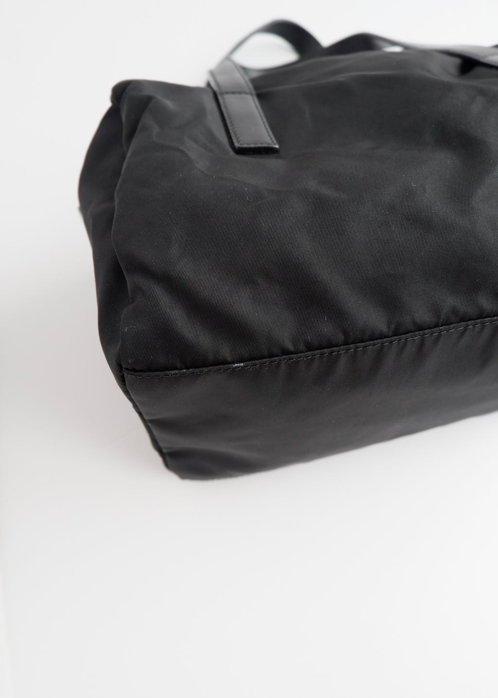 Sac à bandoulière Prada Bowler en nylon noir authentique d'occasion