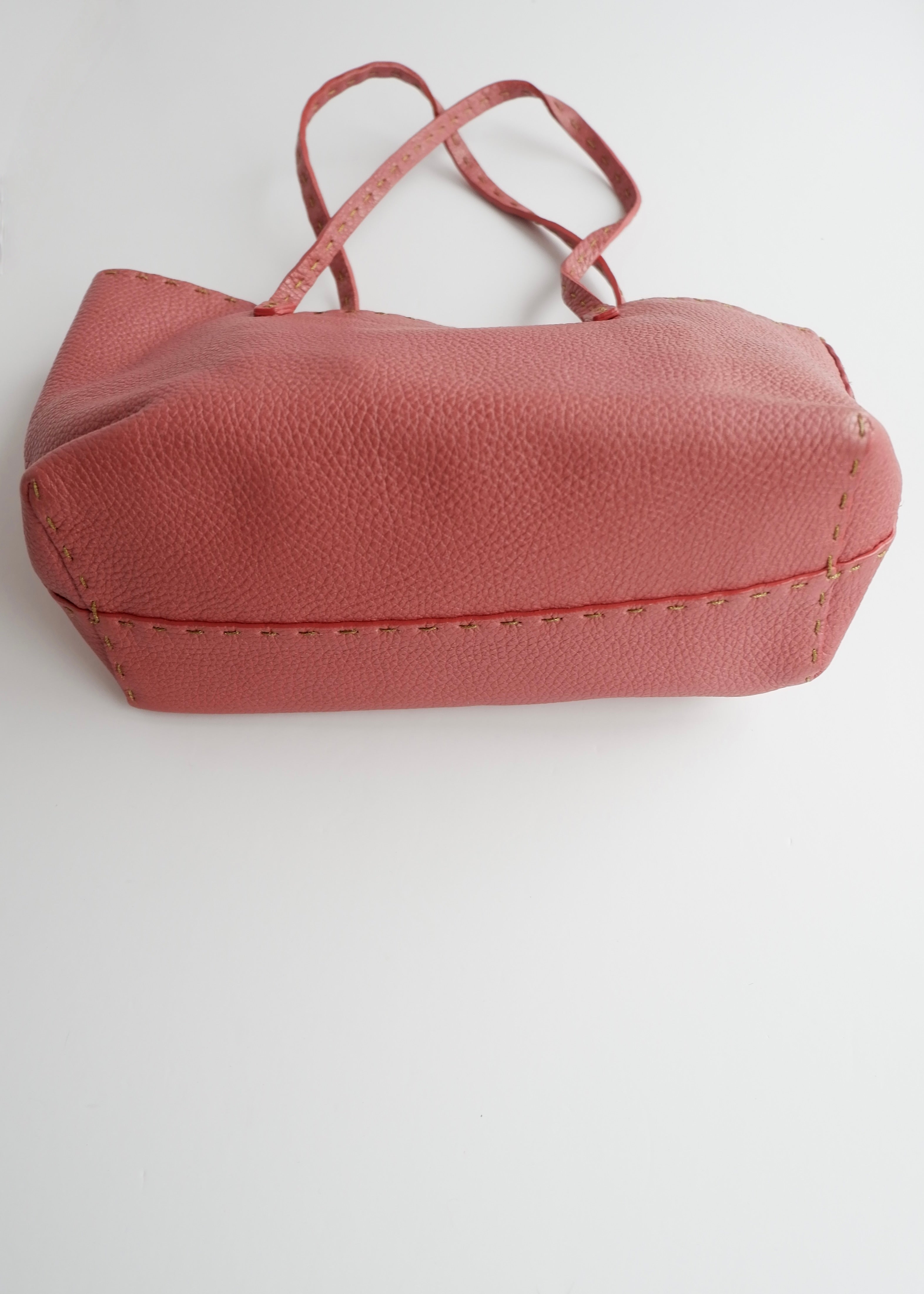 Sac à main Fendi Selleria en cuir rose authentique d'occasion, petite taille